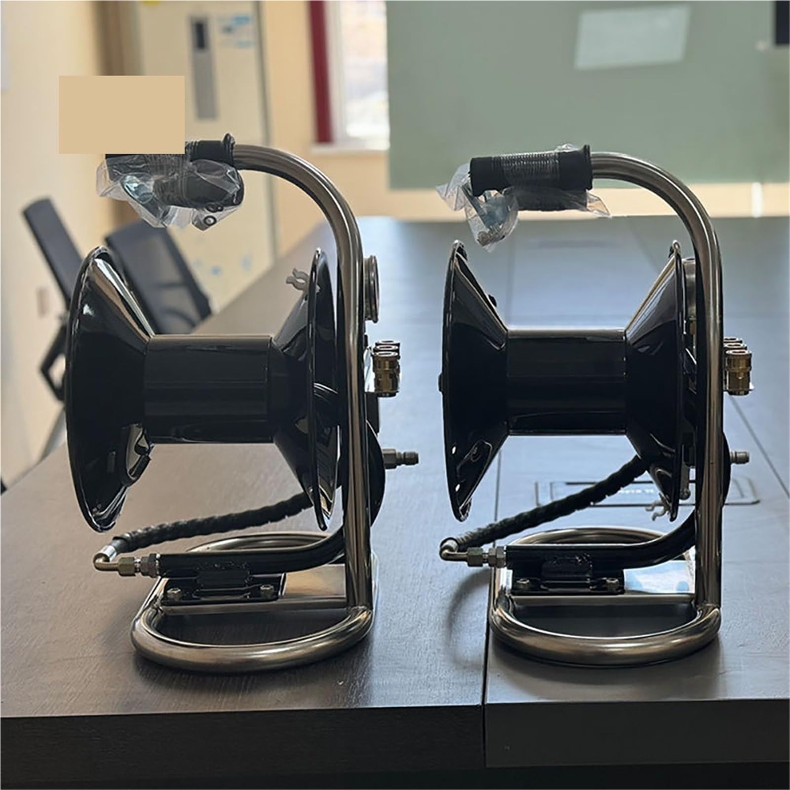 buse haute pression Bobines de tuyau manuelles télescopiques compactes à haute pression 100 pieds avec vanne régulation