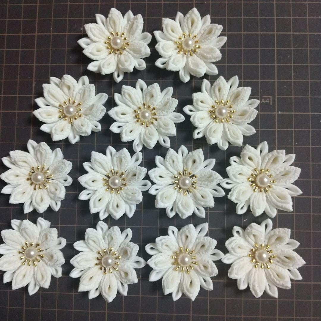 リリイです！つまみ細工お花のパーツ　二重剣つまみ　二重半くす　ゴールド系 リリイです！つまみ細工お花のパーツ 二重剣つまみ 二重半くす