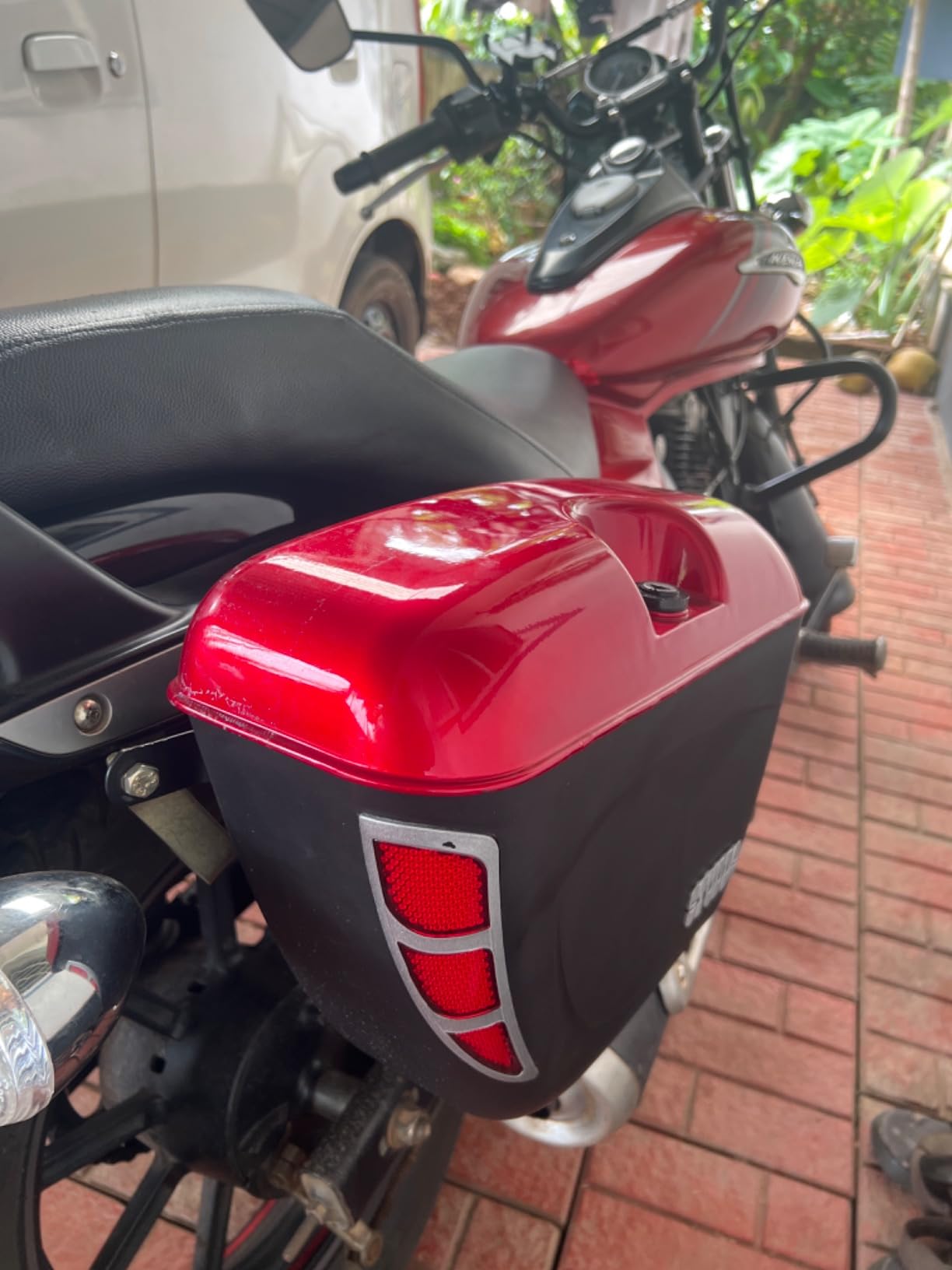 Studds Safari Plastic Box with Main Frame with Universal Fitment Clamps ...