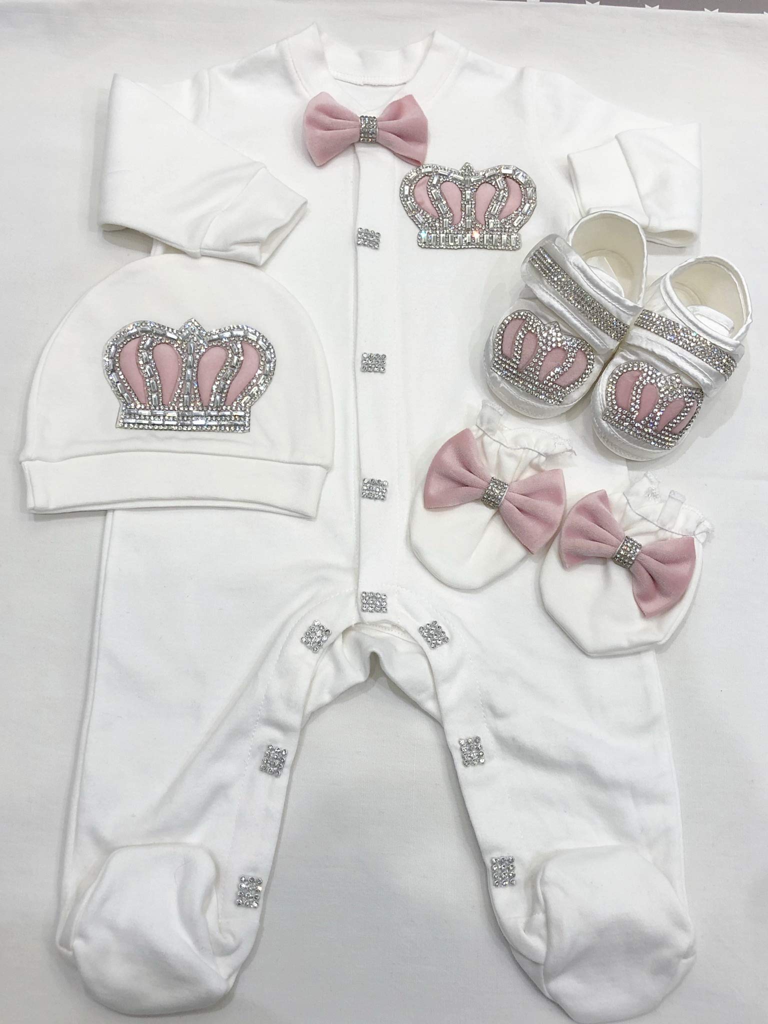 Set 4 Pezzi Tutina Scarpine Guanti Cappello Neonato Bambino Principe Corona Royal Baby Cristallo Strass