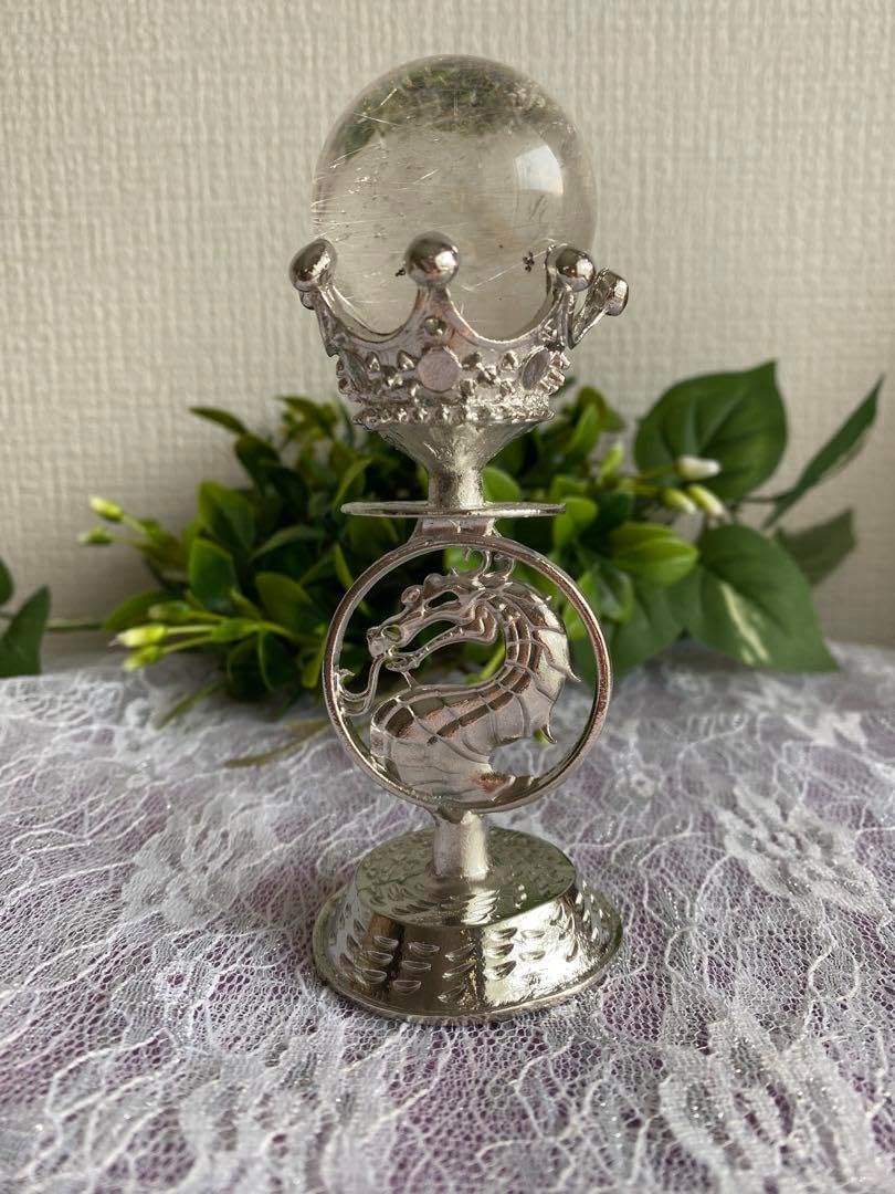 龍の付いている台座 翡翠製 蓋付き容器 龍の装飾付き 台座