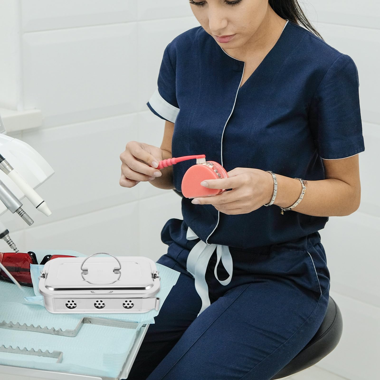 Caja de Acero Inoxidable para Instrumentos Médicos con Tapa y Orificios Bandeja de Esterilización
