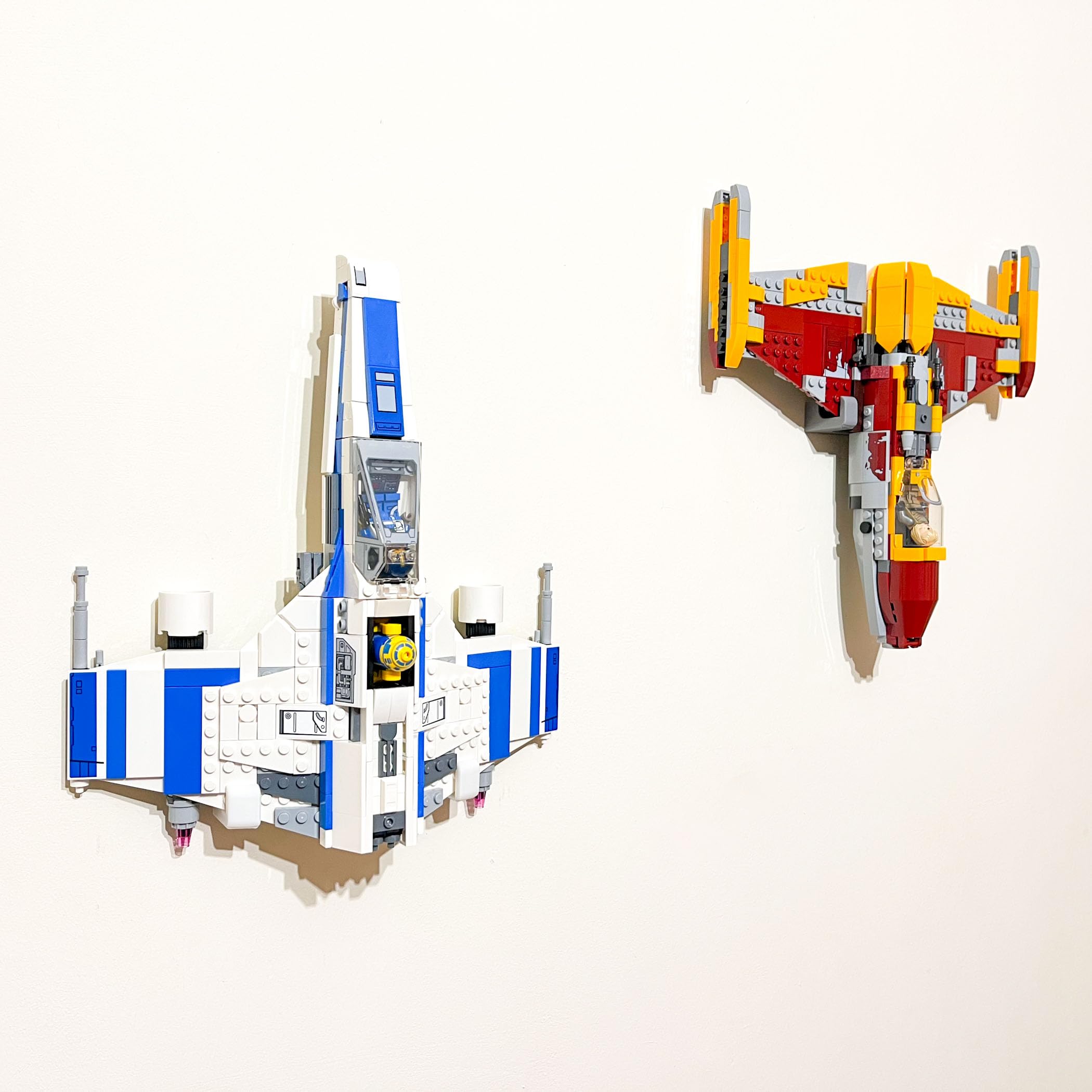3Dudes & Dad Wall Mounts Compatible with Lego® Star Wars New Republic E-Wing vs Shin Hati's Starfighter (75364) – Secure, Perfect-Fit Model Display Brackets – Easy Installation with Supplied Fixings