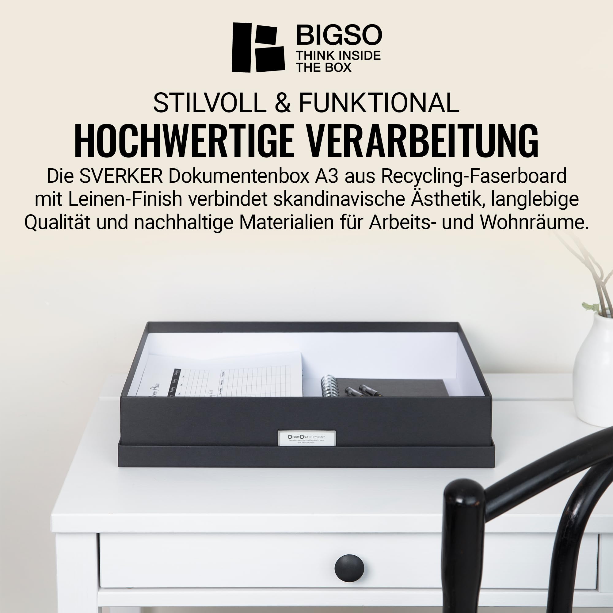 BIGSO SVERKER Dokumentenbox A3 – Aufbewahrungsbox mit Deckel und Griff – Schreibtischablage für Unterlagen, Skizzen & Dokumente – Archivbox aus recycelter Faserplatte und Papier – dunkelgrau