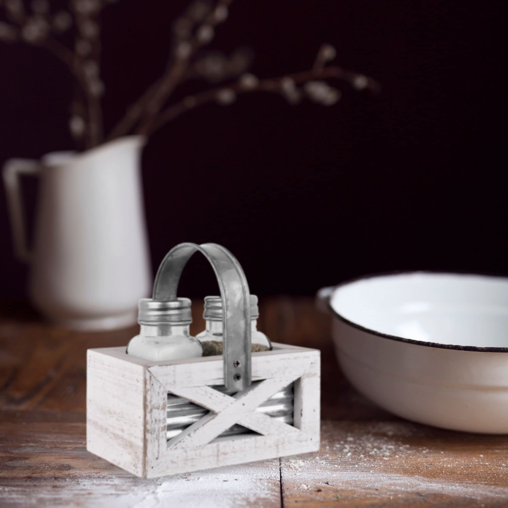 Autumn Alley Juego de servilletero de granja y salero y pimentero de granja con soporte de madera, motivo de puerta de granero, metal galvanizado, servilletero rústico para decoración de cocina de