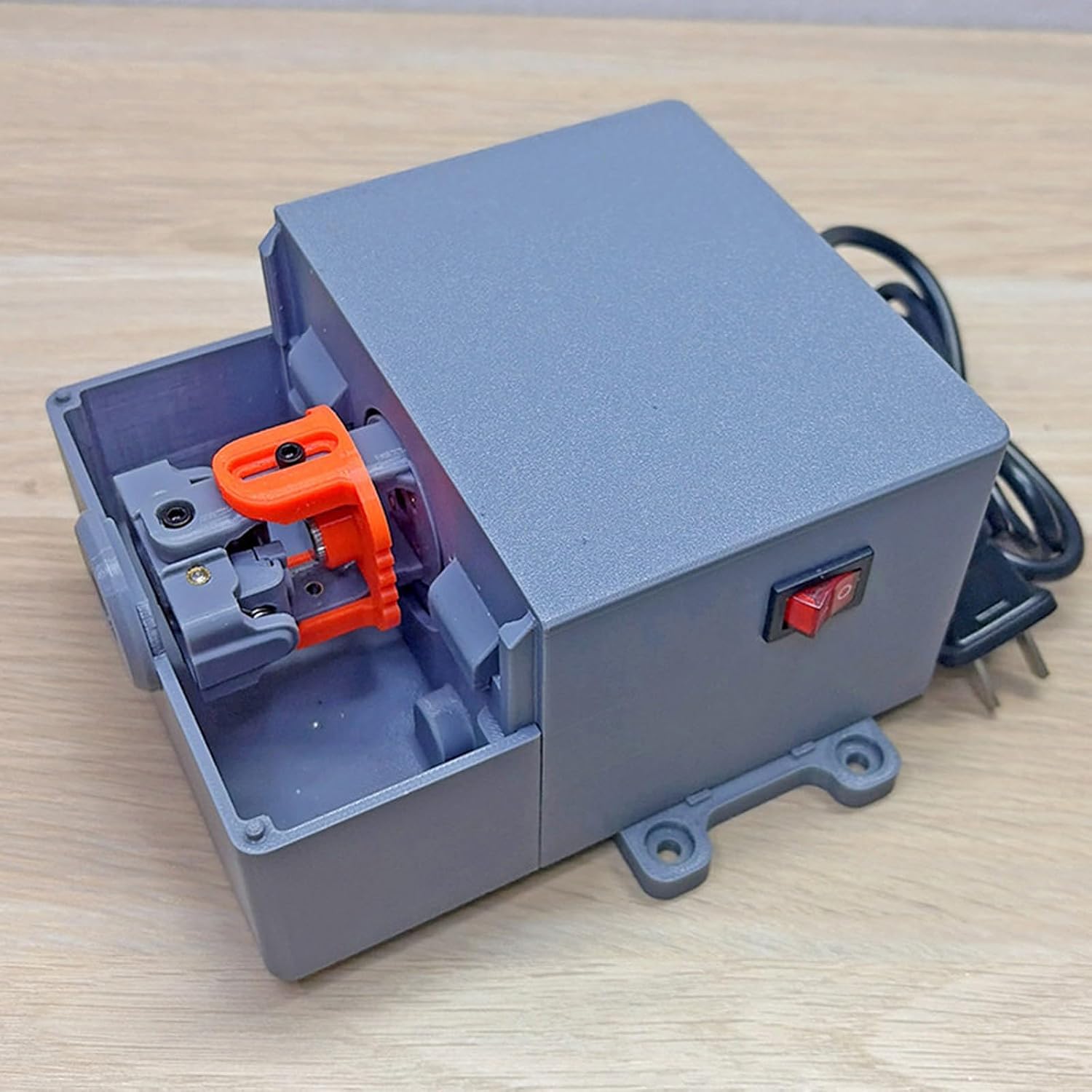 Półautomatyczne szczypce do ściągania izolacji do kabli elastycznych (1,5-6,0 Mm²), 20 W, regulowana długość ściągania izolacji od 4 do 15 Mm, gotowa do użycia, do kabli elastycznych