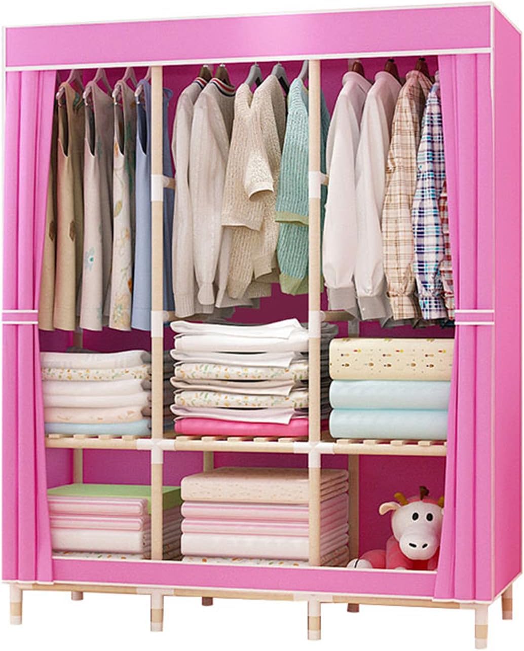Armoire en tissu et bois massif pour optimiser le rangement de la chambre