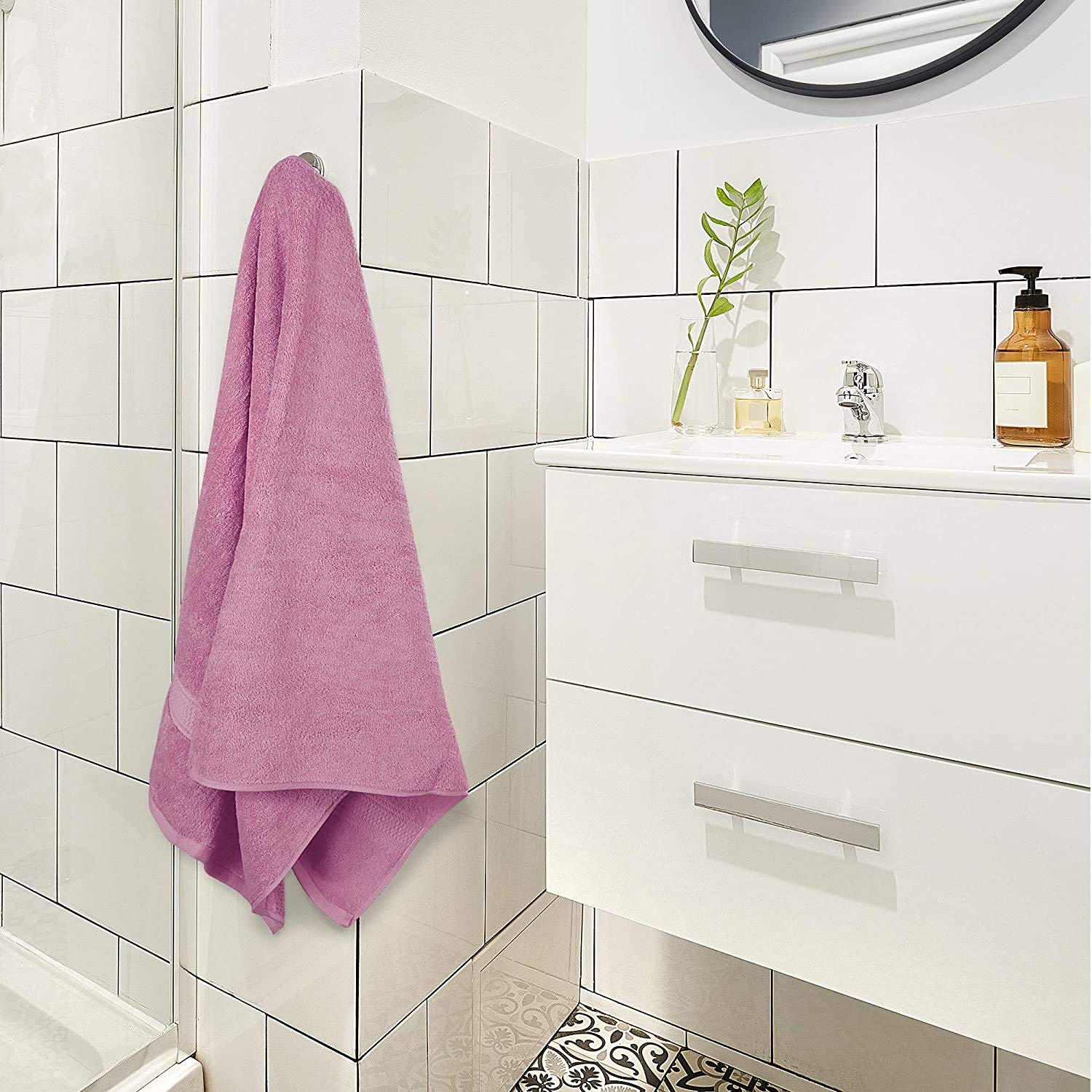 Utopia Towels 16 Pack Premium Bath Towels Set, (27 x 54 Inches) 100% Ring Spun Cotton 600GSM, Lightweight and Highly Absorbent Quick Drying Towels, Perfect for Daily Use (Pink)