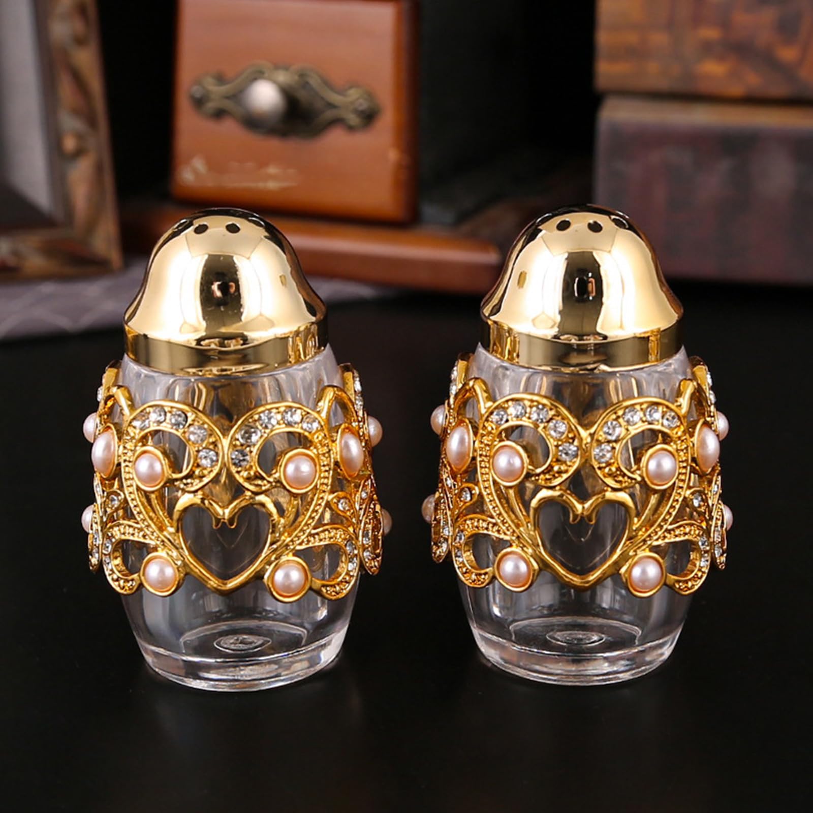 Goldfarbene Gewürzgläser mit klarem Glas und Perlenverzierungen, Gewürzbehälter, goldene ausgehöhlte Gewürzgläser