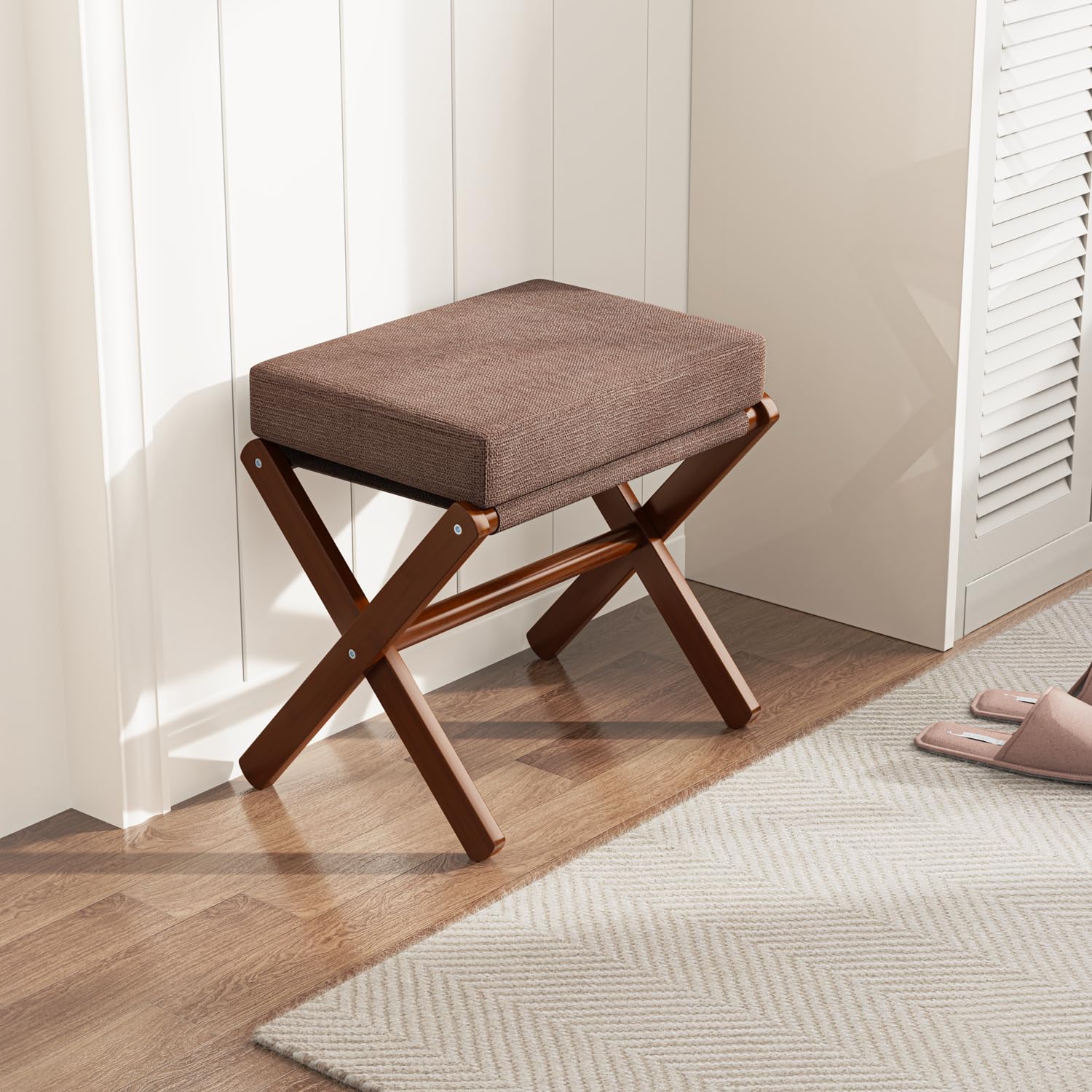 BAMBOOHOMIE Taburete plegable otomano, reposapiés moderno con patas de bambú en X y cojín de espuma gruesa, taburetes plegables pequeños acolchados para dormitorio, sala de estar, taburete de tocador