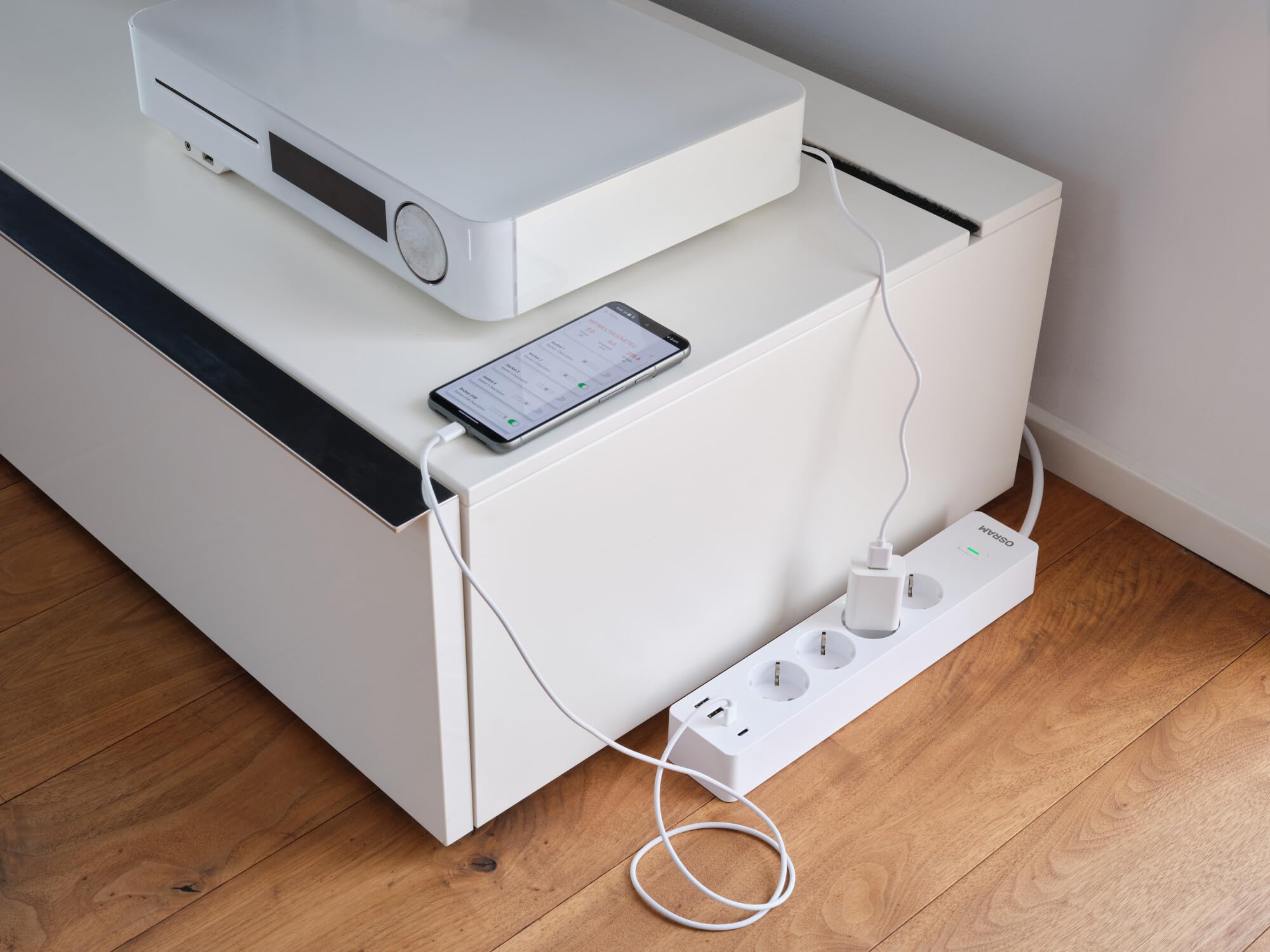 Ciabatta multipresa OSRAM SMART+Wifi Smart WiFi EU-EU a 4 vie con porte USB intelligenti, protezione IP20, per integrare i dispositivi nella casa intelligente