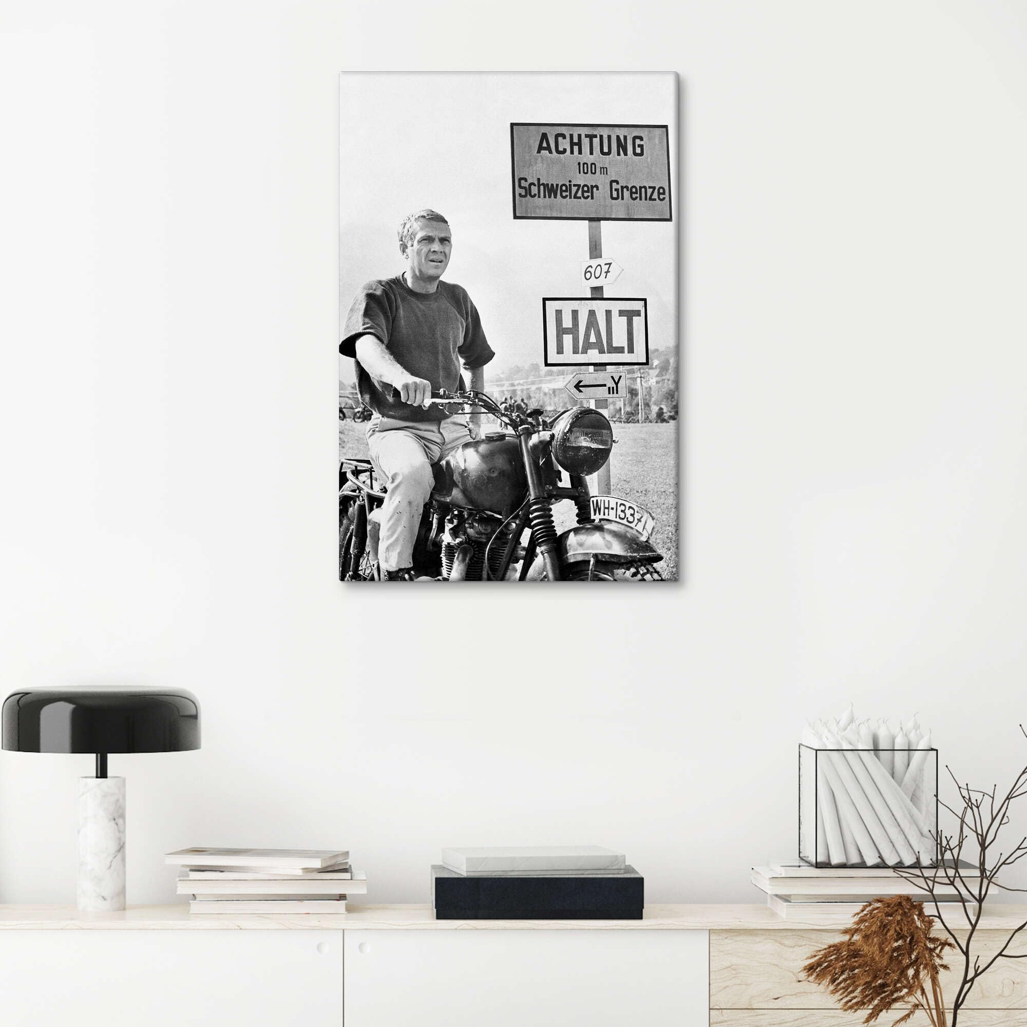 Posterlounge Steve McQueen in Gesprengte Ketten Leinwandbild | 60 x 90 cm von Celebrity Collection Schwarz-Weiß Wandbilder Wanddeko