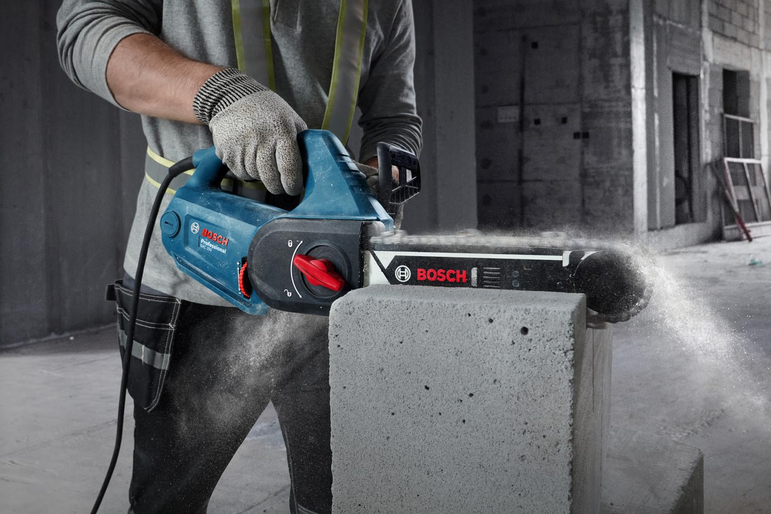 Bosch Professional: piła do bloczków z betonu komórkowego GAC 250 (prędkość łańcucha 12 m/s, rozmiar łańcucha 3/8 cala, długość prowadnicy 250 mm)