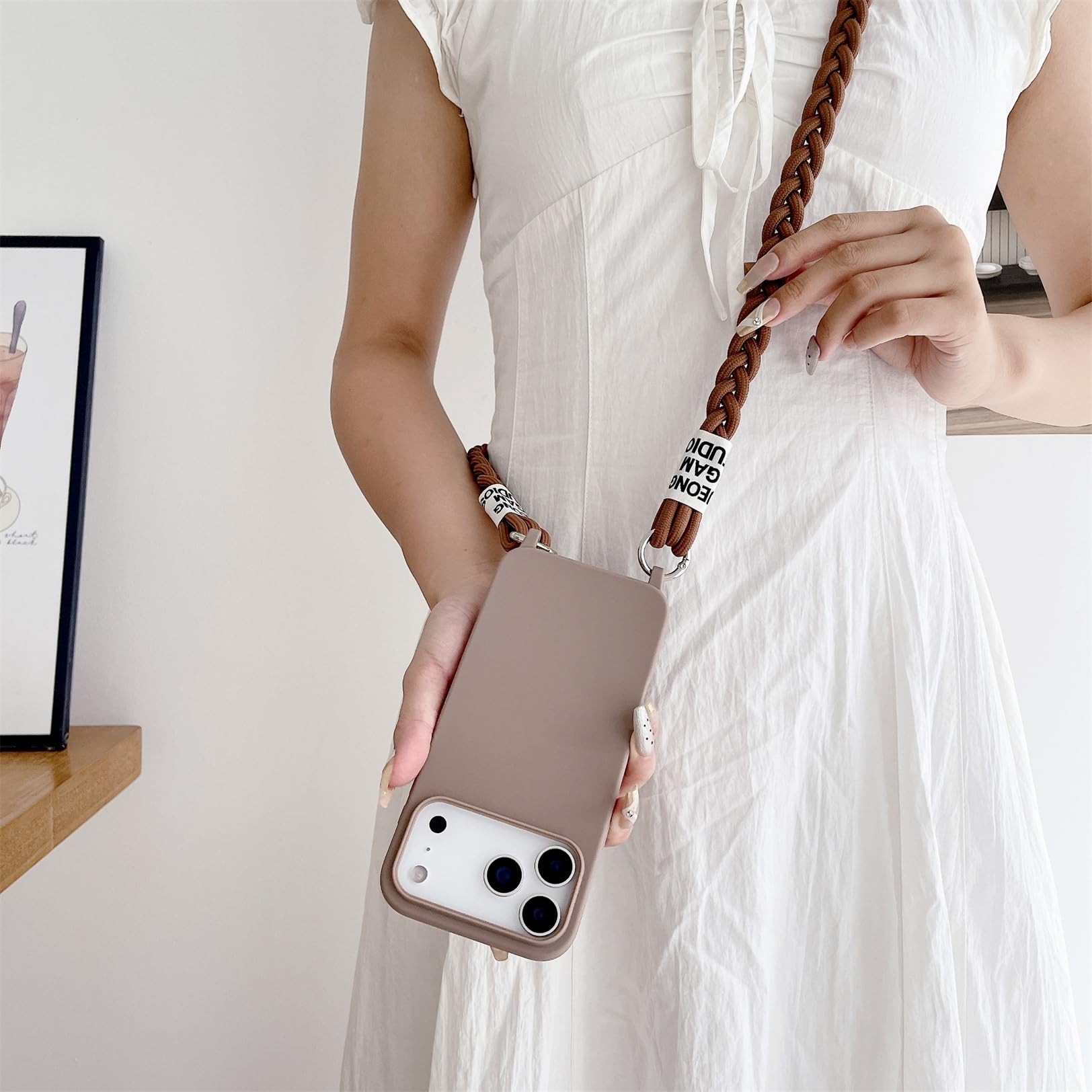 Emlivi Etui z łańcuszkiem do telefonu iPhone 17, etui na telefon z nylonowym paskiem na ramię, płynne silikonowe TPU pokrycie ze sznurkiem do zawieszenia, etui ochronne ze stylowym paskiem do iPhone'a