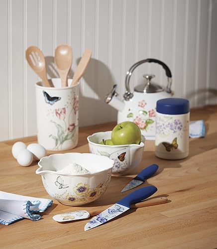 Vista 38 de Lenox recipiente para horno oval de porcelana con borde festoneado, diseño de pradera de mariposas., Blanco