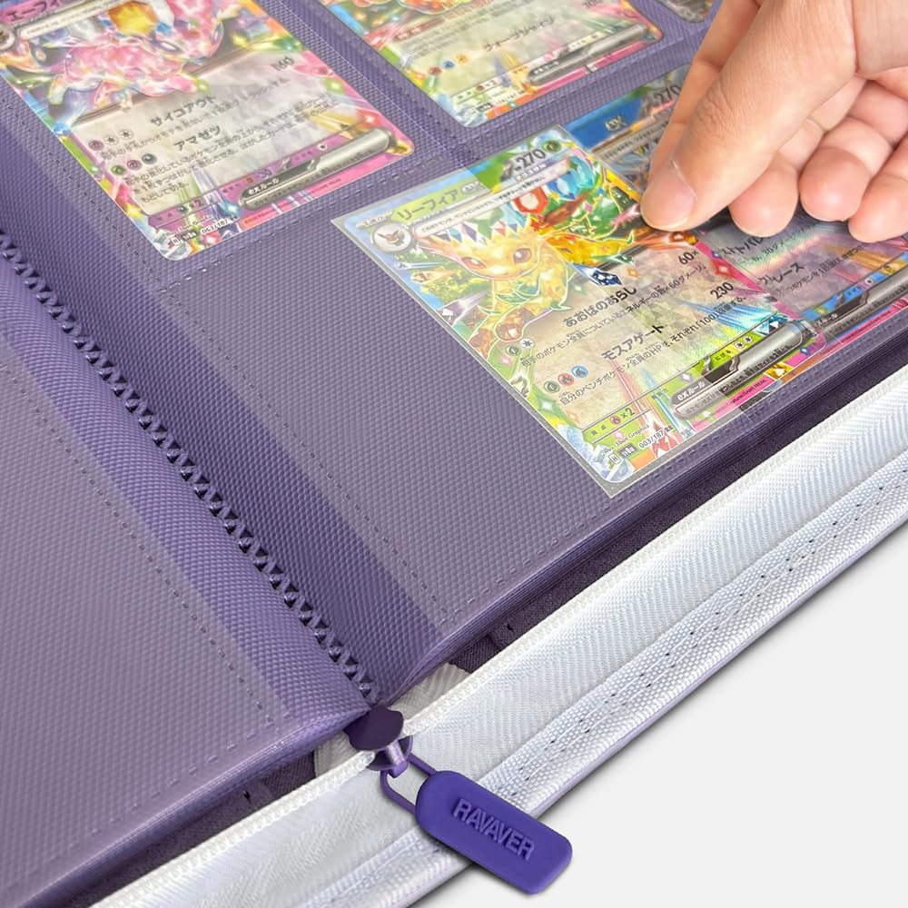 Ravaver Kartenbinder 9 Pocket 360 Sammelkarten Etikettenschlitz Lila | TCG Card Games Sammelmappe Buchmappe mit seitlichen Hüllen und exklusivem 3D-Stickerei-Kunstwerk