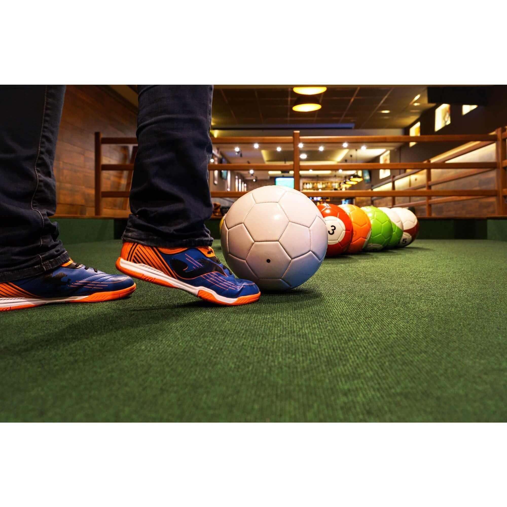 Fussball Billard: Fußball nach den Regeln des Billards Spielen - Billardfußball Set mit 16 Bällen aus PU-Leder Größe 2 (15,1 cm)
