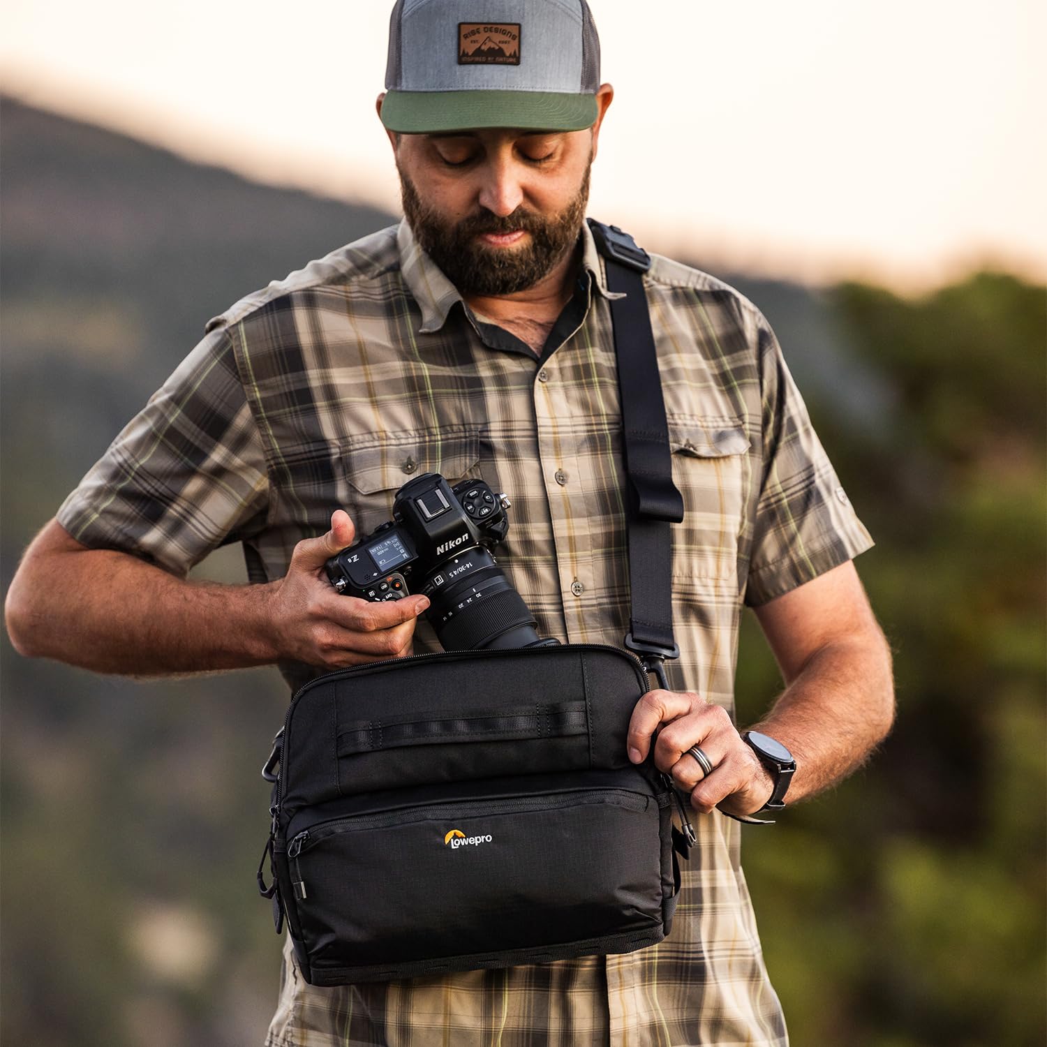 Lowepro ProTactic Lite SLX 110 AW III Sac Photo Bandoulière, Appareil Photo Professionnel, Housse Anti-Pluie, Sac à Dos Bandoulière Léger, pour Photographe, Vidéaste, 4 L, pour Appareil Reflex/Hybride