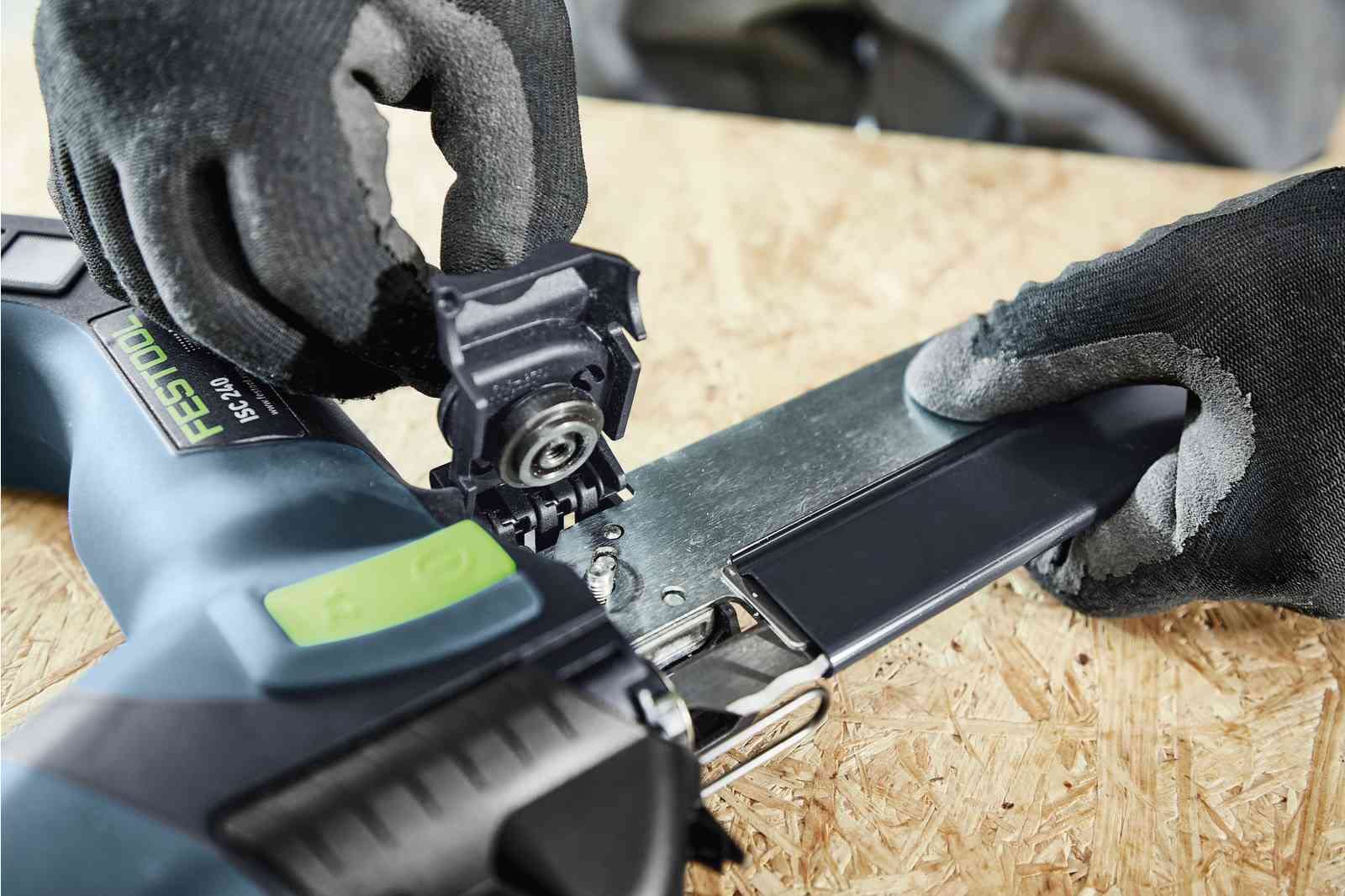 Festool Akku-Dämmstoffsäge ISC 240 HPC 4,0 EBI-Plus (mit Akkupacks, Schnellladegerät, Schneidgarnitur Wellenschliff, Adapter-Tisch, Führungsschienen-Schlitten), im Systainer