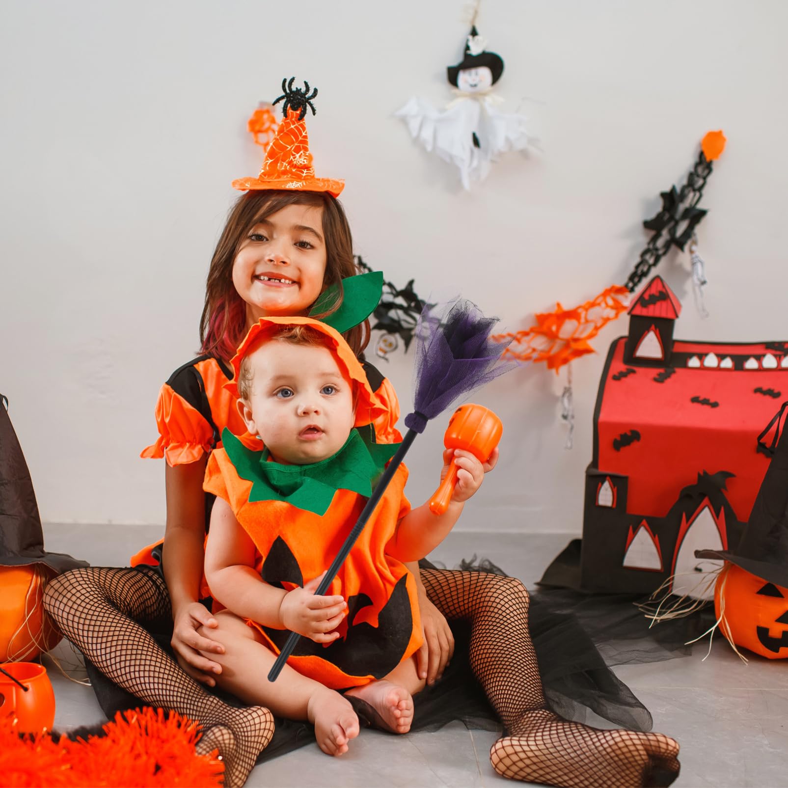 FOMIYES Halloween Witch Broom Plastic Witch Broomstick Net Yarn Broom Prop for Halloween Costume Dress Up Accessories (Random Color)