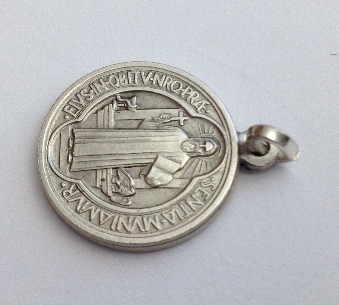 Medalla de San Benito de Plata de Ley 925 - Las medallas de Los Patronos