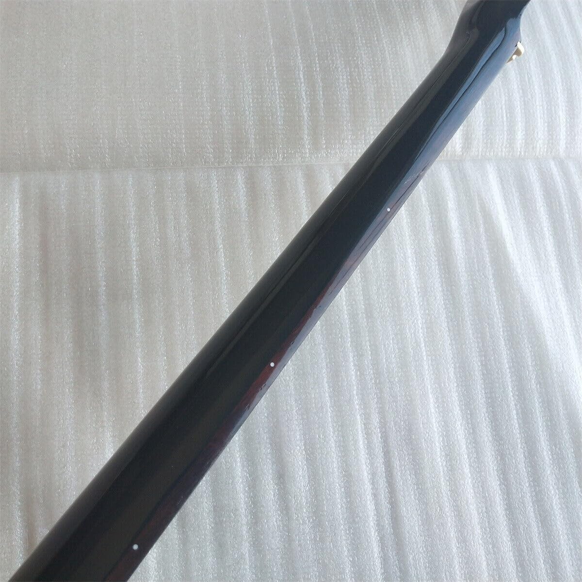Fretless in acero 20 tasti for basso a 4 corde, manico in palissandro, nero lucido