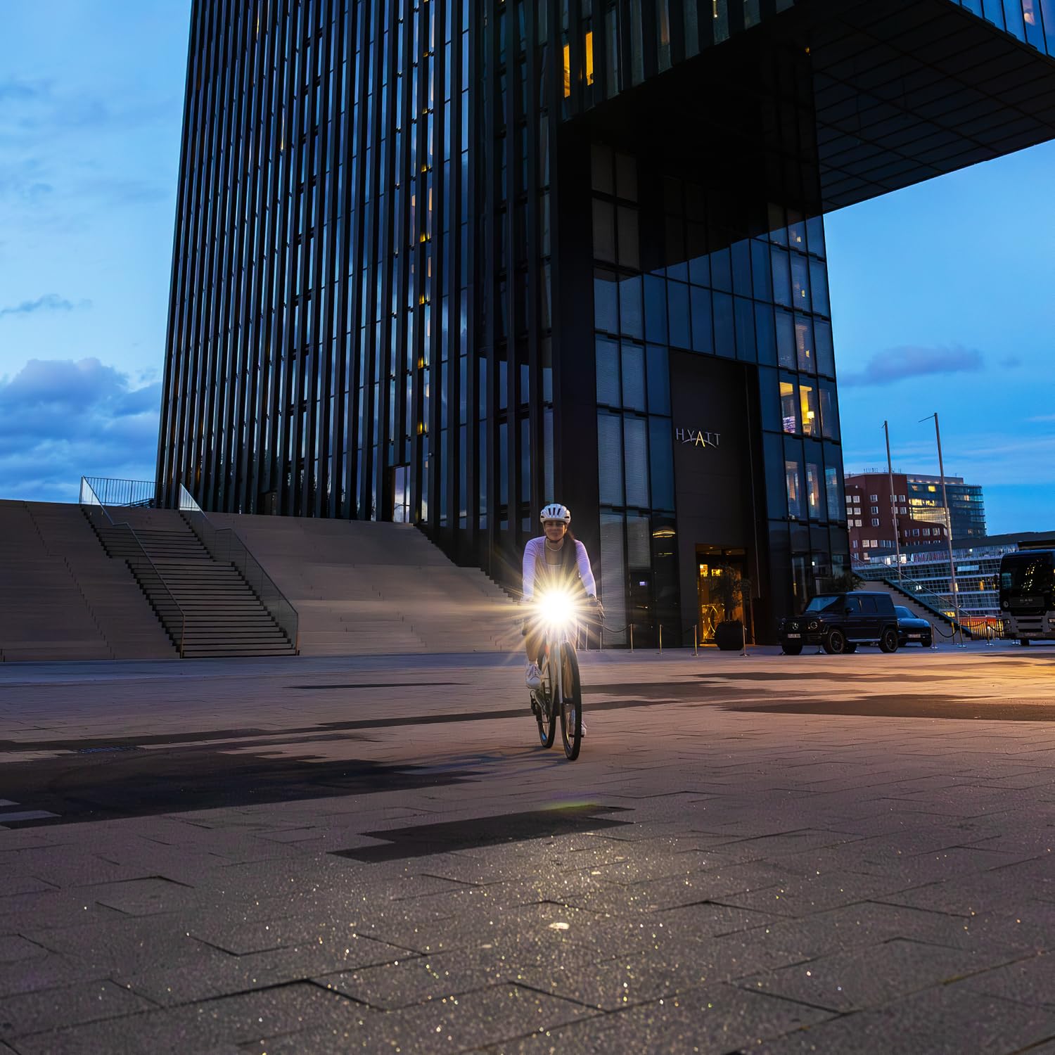 SIGMA LED Fahrradlicht Set Aura 50/ Hiro 10 | StVZO zugelassenes, akkubetriebenes Vorderlicht und Rücklicht | wetterfestes, wiederaufladbares Beleuchtungsset mit USB-C