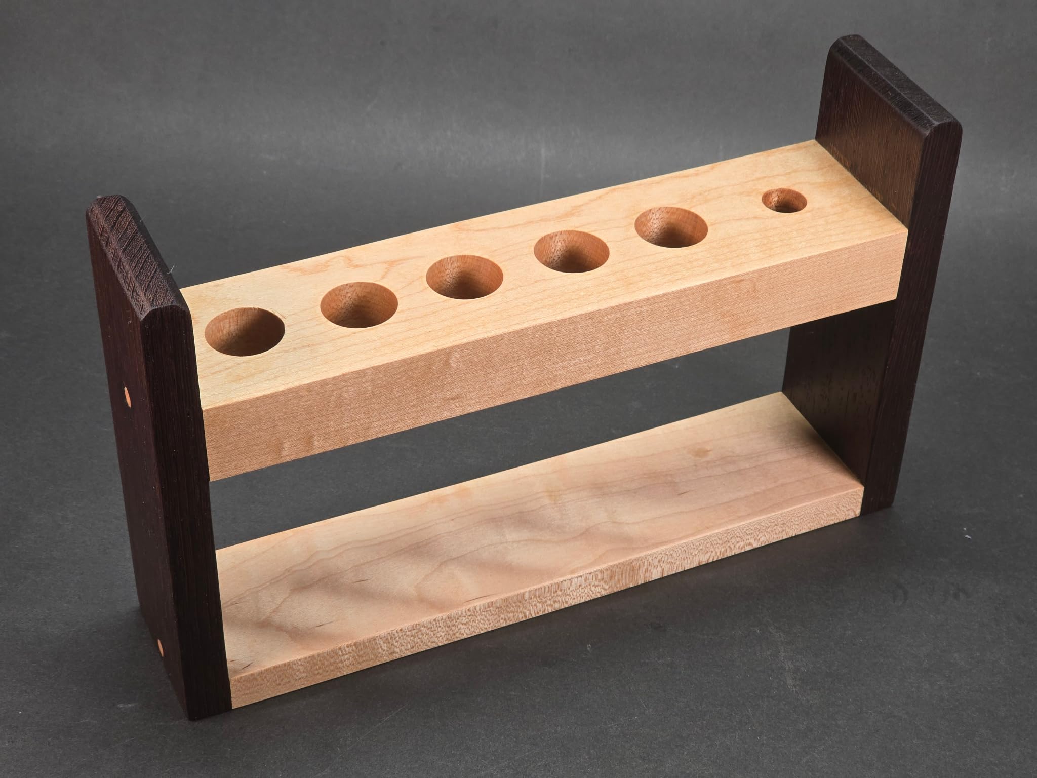 Handgefertigtes Reagenzglas-Gewürzregal mit Trichter, Wenge/Ahorn | Schwimmende Glasfläschchen für Seasoniong, Badesalzaufbewahrung, Pflanzenvermehrungsröhrchen, moderne Küchendekoration