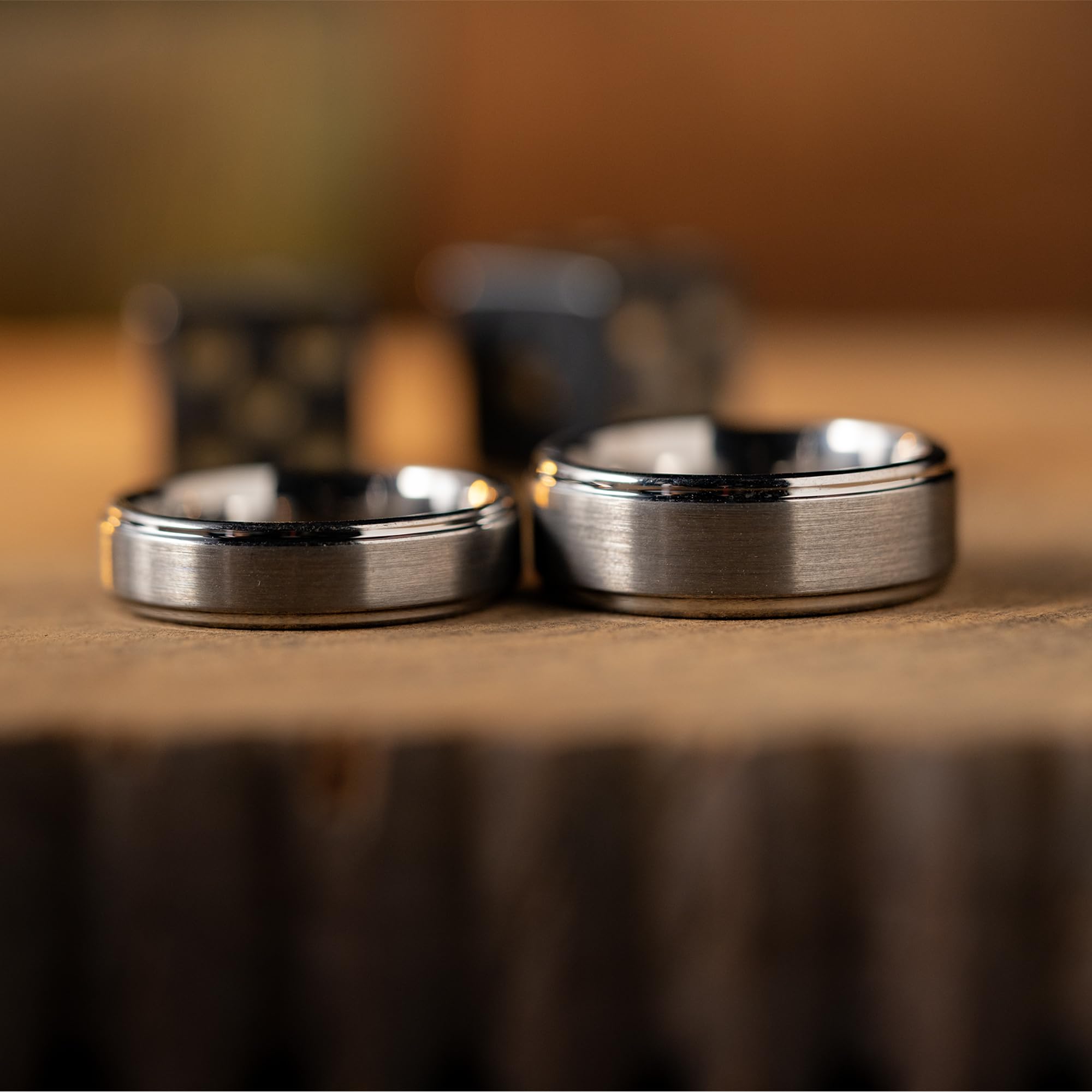 Manly Bands: Alliances et bagues pour homme – Tungstène poli ou satiné unique, alliance confortable, bague élégante pour homme, bague en silicone gratuite incluse
