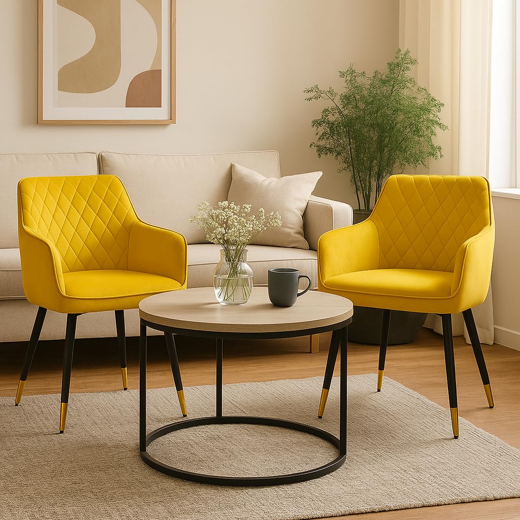 Set 2 Poltroncine in Velluto Trapuntato con Braccioli – Gambe Ferro Nero Dettaglio Oro – Seduta 49 cm – Sedia Design per Sala da Pranzo Soggiorno Sala d'Attesa Ufficio – 60x63x80 cm (Giallo canarino)
