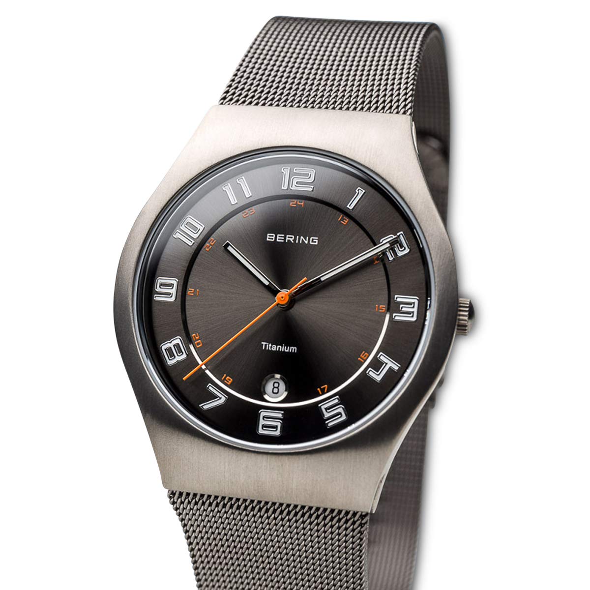 Bering Herren Quarz Uhr | Armbanduhr 37 mm Titangehäuse und Zifferblatt | Milanaisearmband | Saphierglas | 5 ATM | 11937