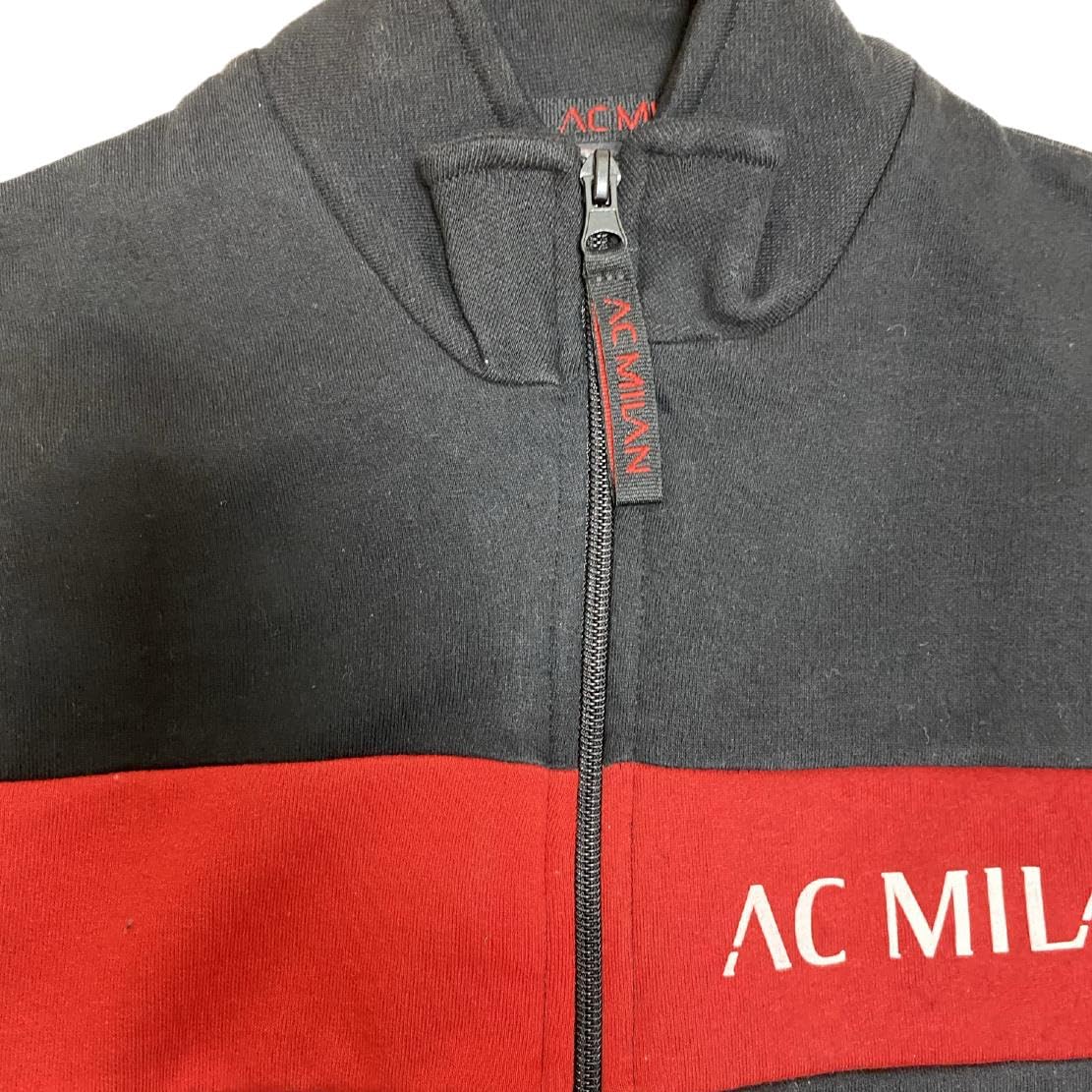 Pigiama Milan-Calcio Tuta Homewear Casa Uomo Calcio Prodotto Ufficiale | Personalizzabile Con Nome Sul Petto PS 41425-BS-PRS
