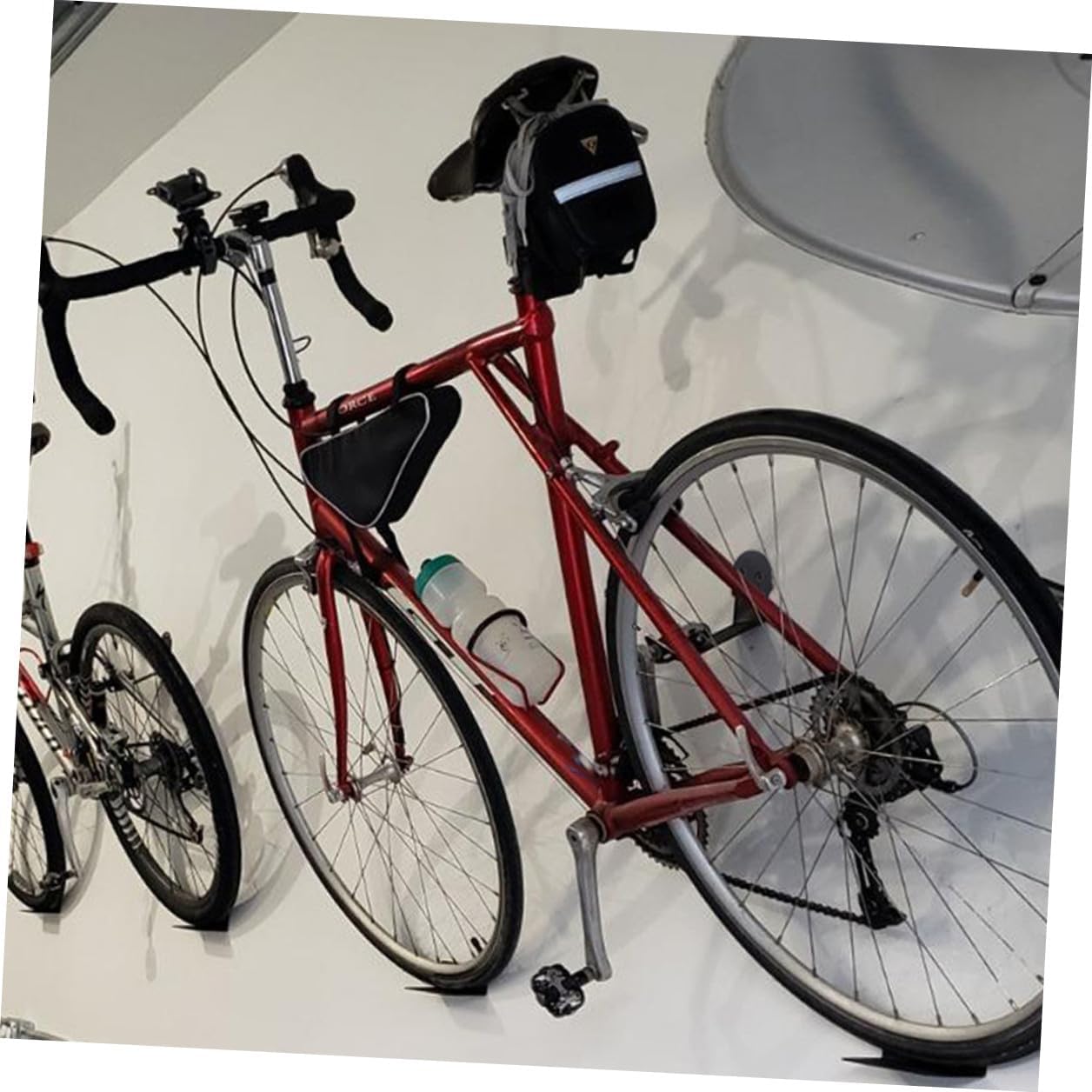 HEALLILY Heavy-duty Metal Bike Wall Mount Rack Triangle Structure Garage Bicycle Storage Hook for Indoor Use Easy Installation Space Saving