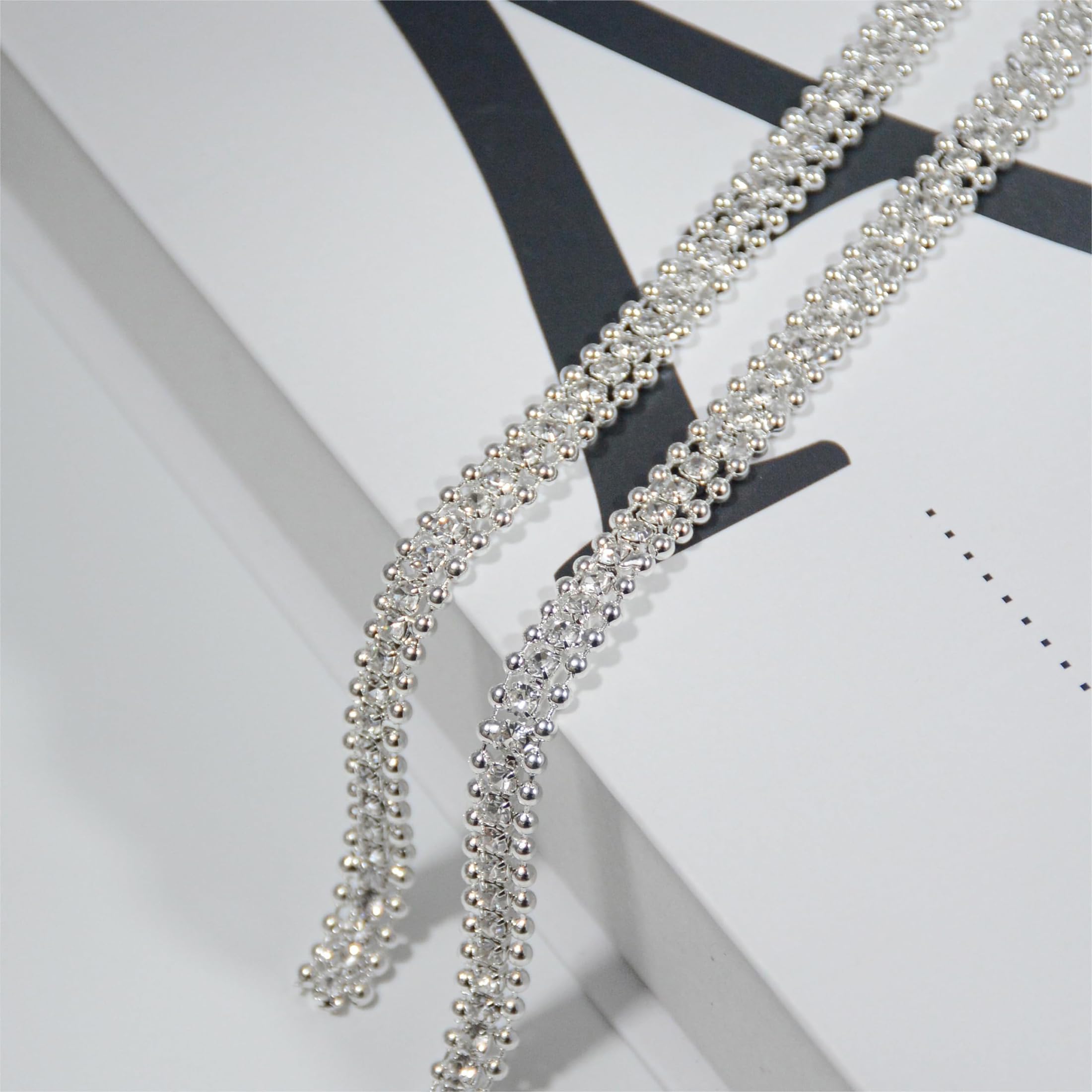 Ribete de cadena de diamantes de imitación premium y perlas de alta costura