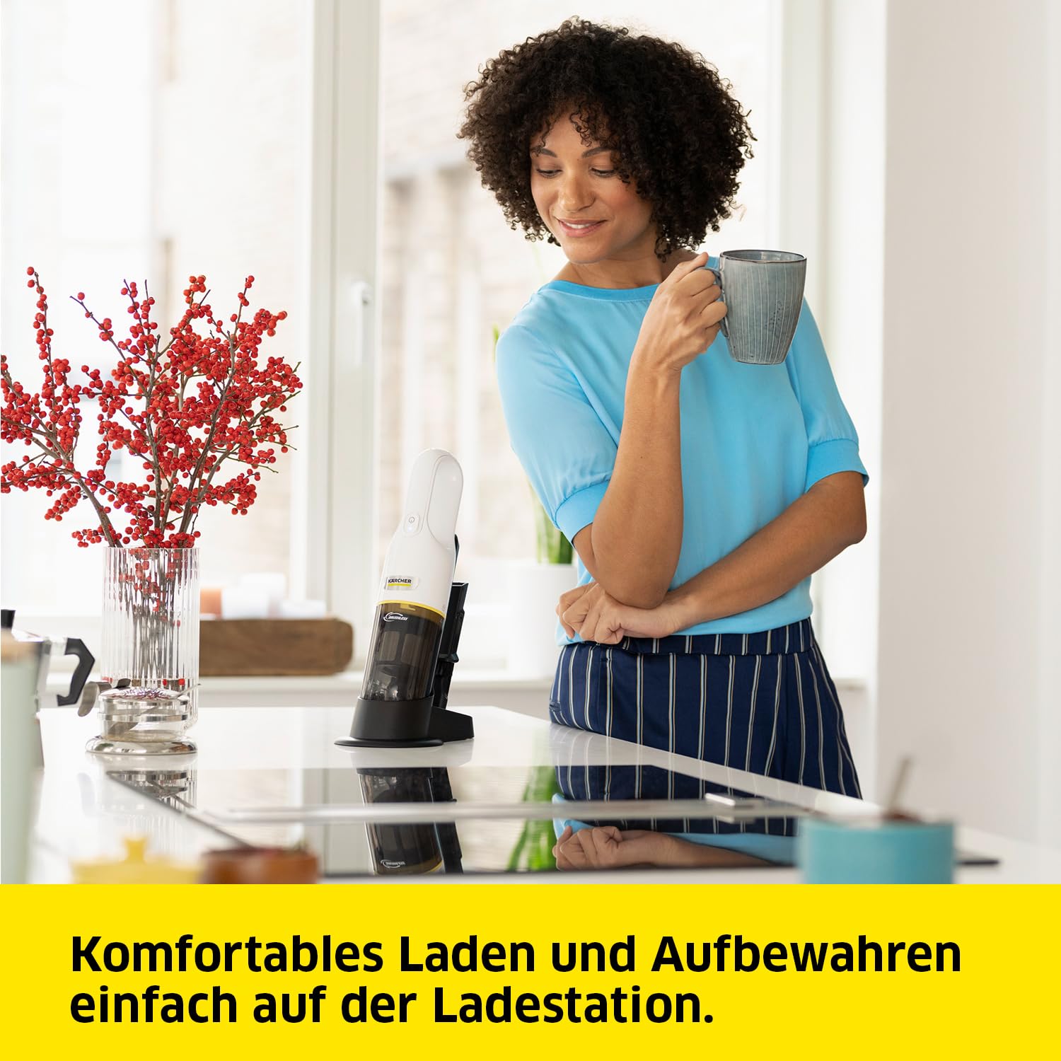 KÄRCHER Akku-Handstaubsauger CVH 3 Plus, Saugstark und überall einsatzbereit, Staubbehälter: 0,15 l, Gewicht: 0,55 kg, inkl. 7,2 V Akku, Ladestation + Adapter, 2-in-1 Fugendüse