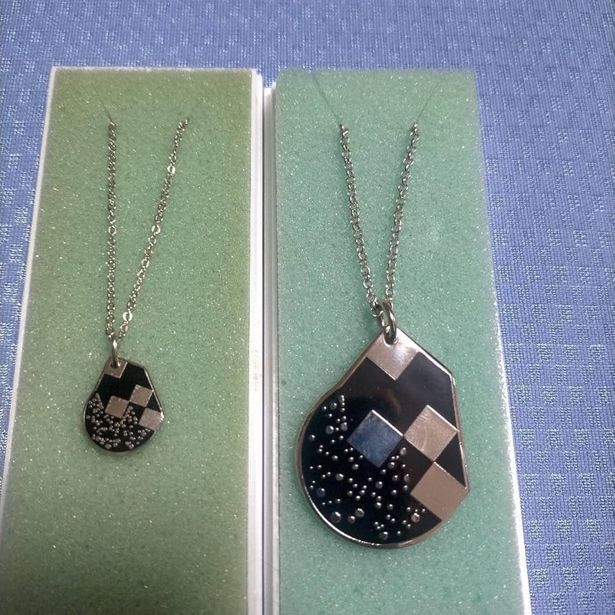 Amazon.co.jp: !! 真如苑 ペアネックレス 63年開基50年 : おもちゃ