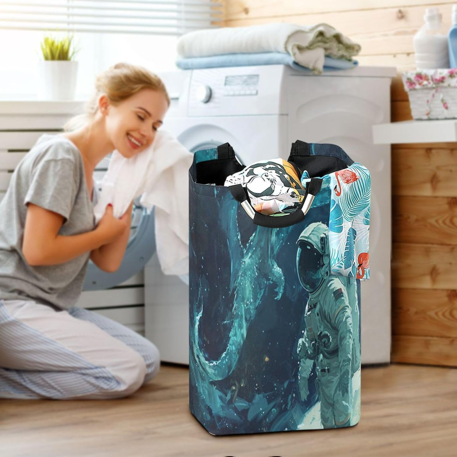 ALAZA Astronaut on Planet Large Laundry Hamper Basket Laundry Bag Stylish Collapsible Oxford Cloth Home Storage Bin with Handles, 22.7 Inch