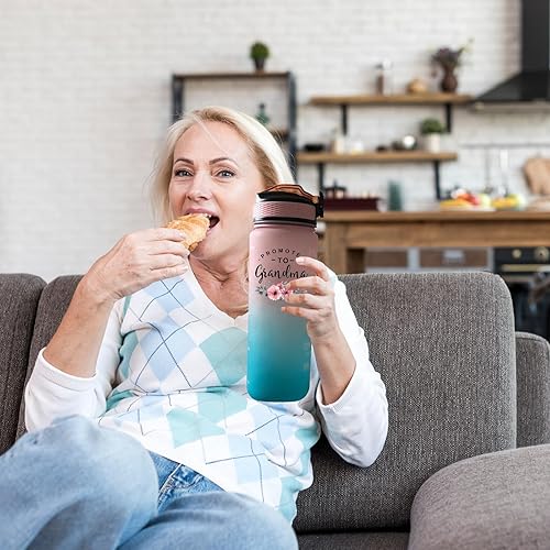 Miniatura 8 de Promoted To Grandma - Botella de agua potable de 32 onzas con tiempos para beber y pajita, motivacional con correa de transporte, a prueba de fugas