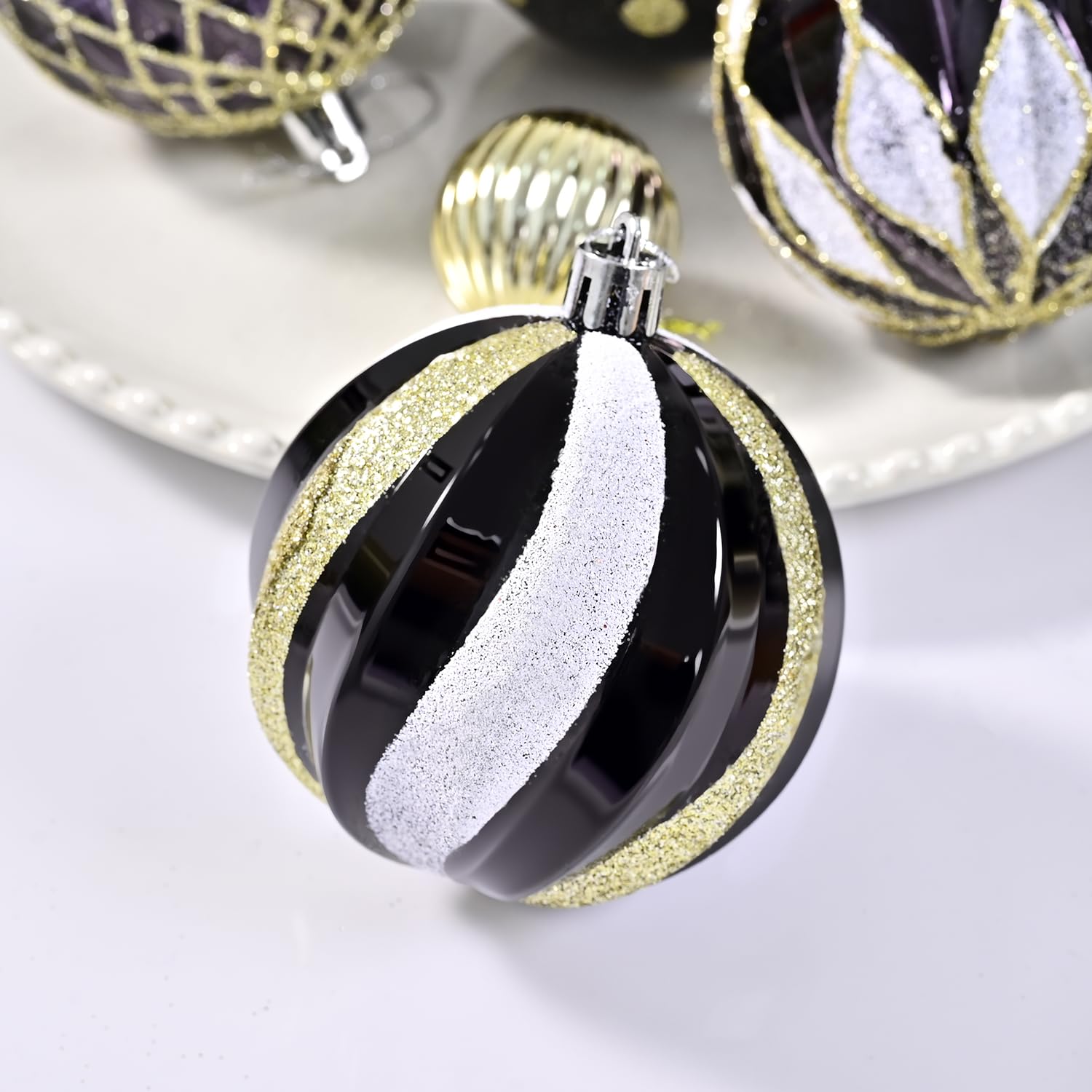 SVNVIOZ Juego de 40 bolas de Navidad de 8 cm, bolas de Navidad inastillables, color negro, dorado y blanco