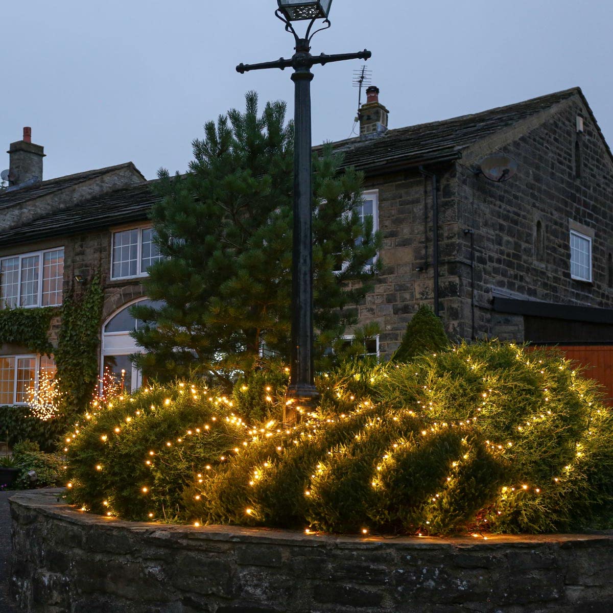 Festive Lights - ConnectGo Connectable Fairy Net Lights - Indoor & Outdoor - Mains Powered Plug in Decorative Lights (3x3m)