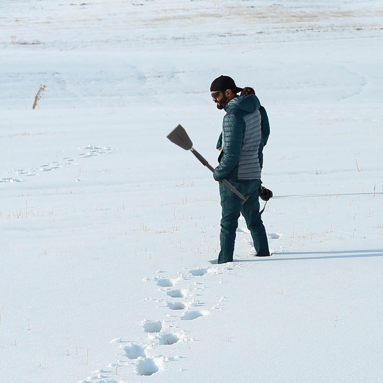 Toyvian Professional Ice Breaking Shovel with Replaceable Metal Ice Scraper Head Heavy-Duty Snow Removing Tool Sturdy Steel Construction for Driveway and Walkway Use