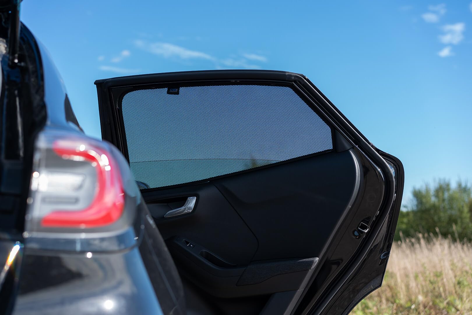 Zestaw osłon samochodowych (tylne drzwi boczne) kompatybilne z Ford Puma 2019- (2-częściowy)