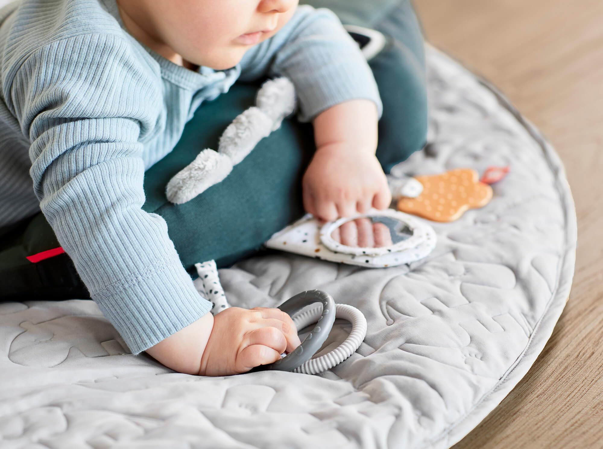Done by Deer Tummy Time Croco Coussin Bébé Sensoriel Jouet d'Activité 3+ Mois