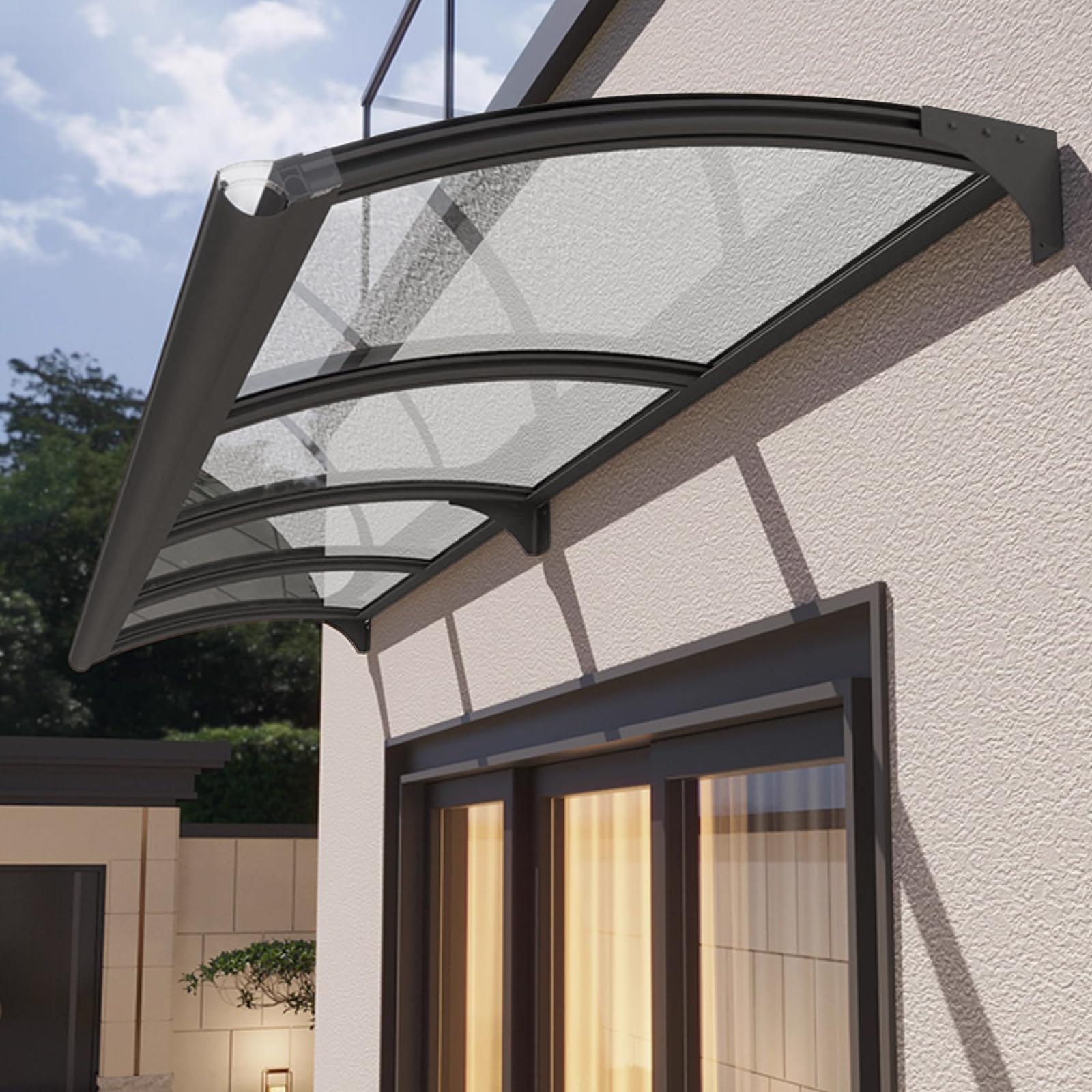 Auvent de porte transparent en polycarbonate rigide pour façade moderne