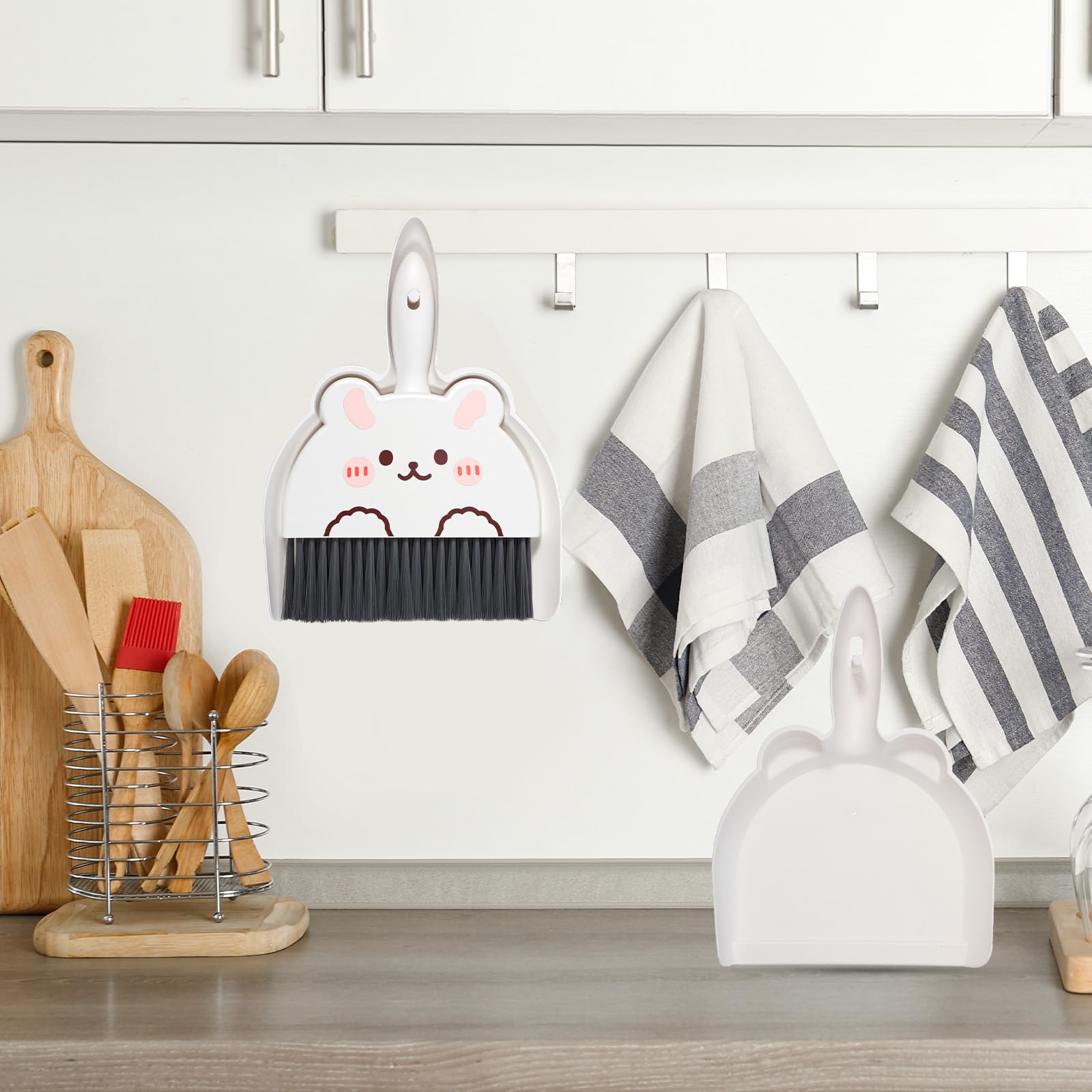 Ensemble balai et pelle à poussière portable, motif lapin mignon, mini balai et pelle à poussière portable avec brosse durable, pelle à poussière légère et balais pour bureau, cuisine, nettoyage