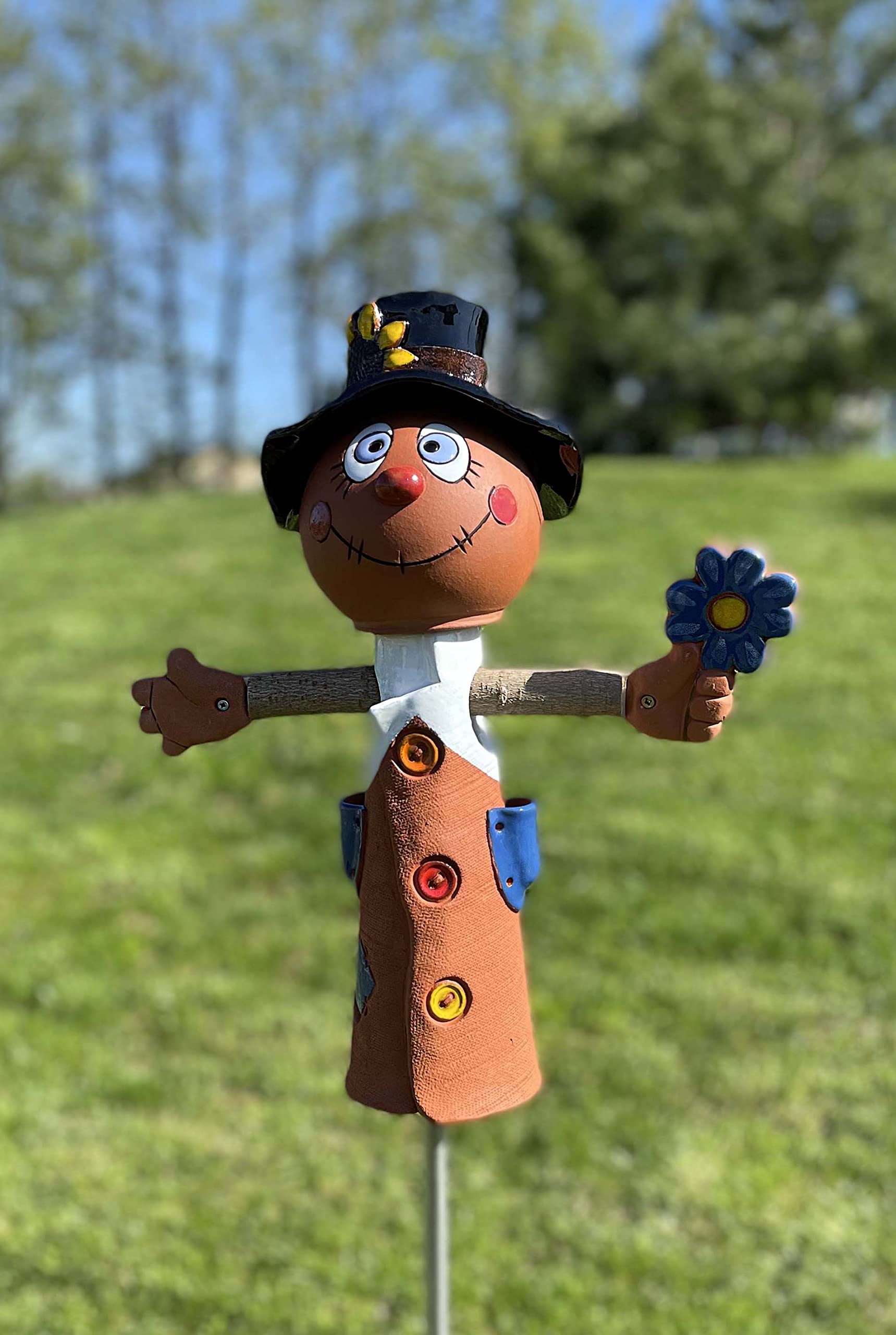 Ceramiczna dekoracja ogrodowa - 'Boy Scarecrow'