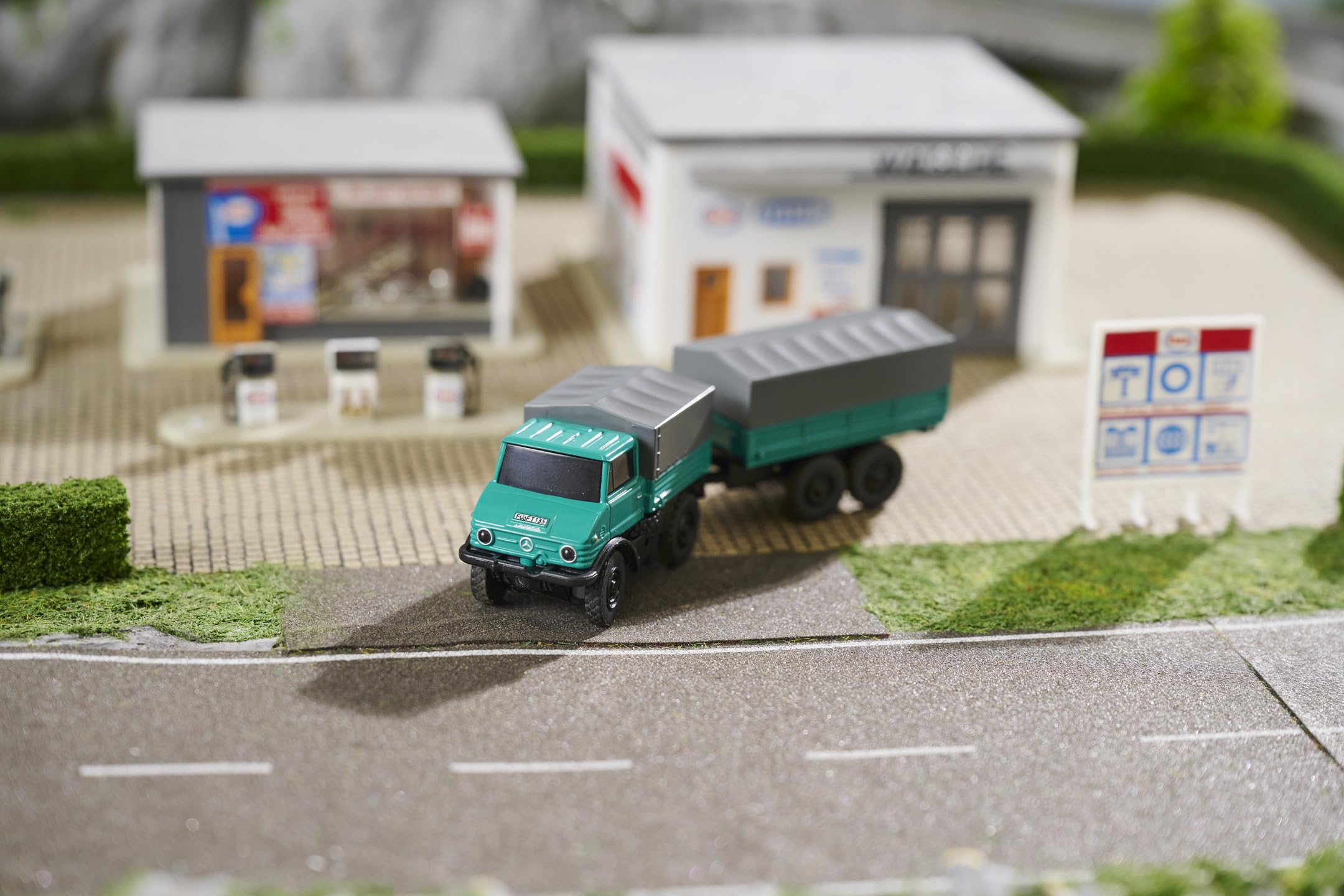 Carson 500504165 1:87 MB Unimog Forst mit Hänger 2.4GHz 100% RTR - Fahrfertiges Modell, RC Auto, H0 Auto,RC Modell,Diorama Fahrzeug