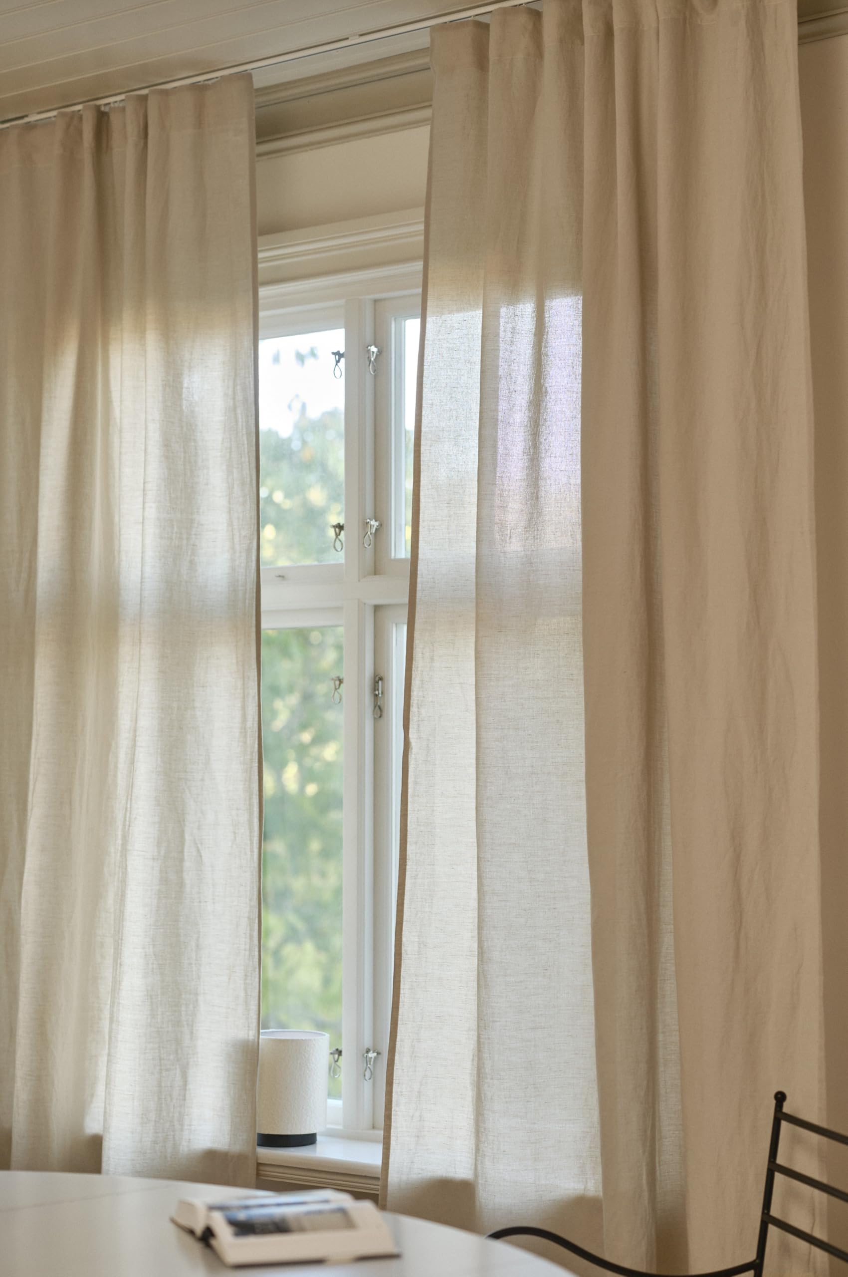 Jotex LINA Linen-Mix Multifunktionsgardine 2er-Set, Hochwertige Halbtransparente Leinen und Baumwolle Gardinen (2er-Pack) - Leinenbeige, 135 x 250cm