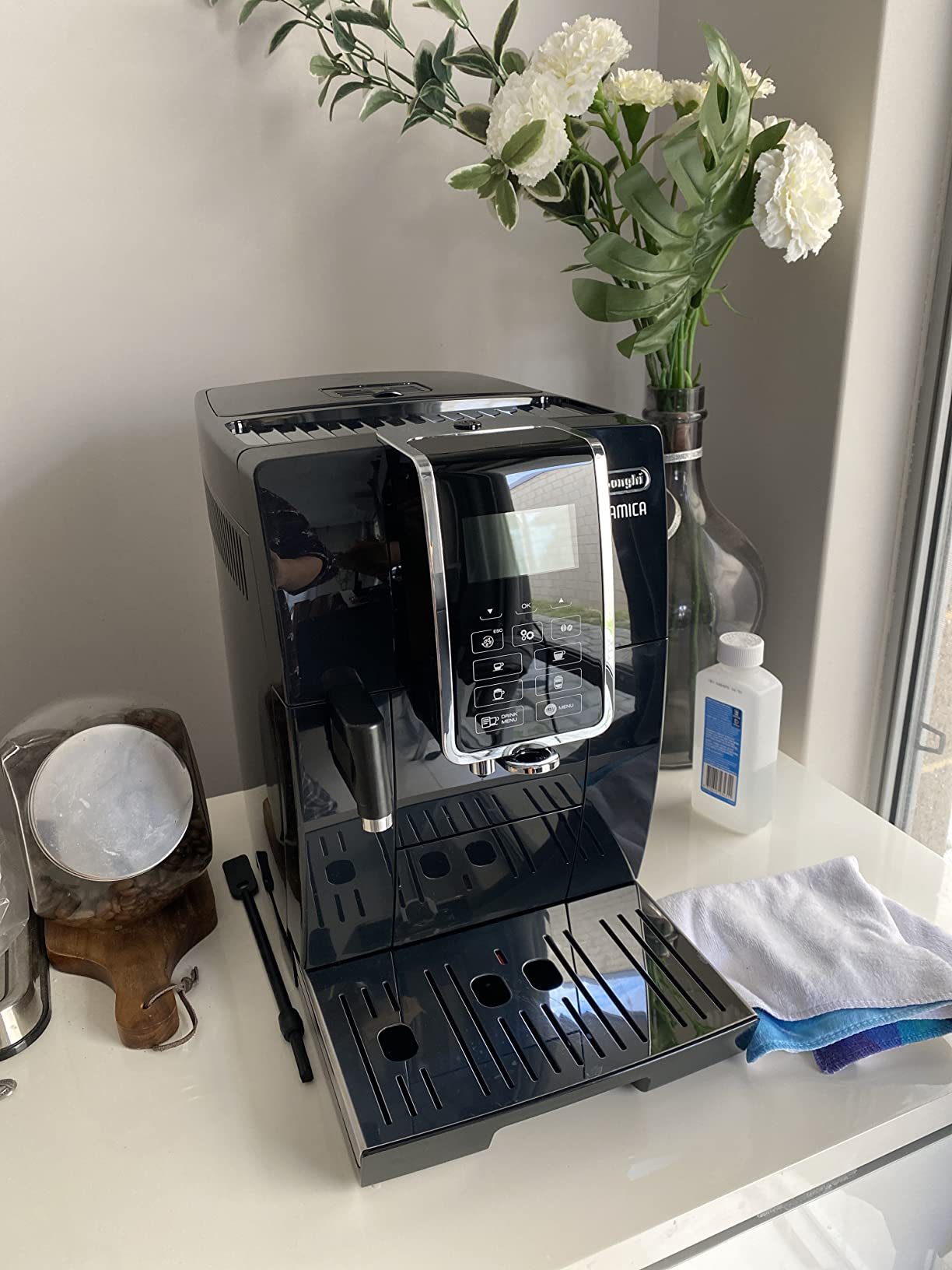 De'Longhi Dinamica Fully Automatic Coffee Machine with One Touch Technology and Coffee Recipe