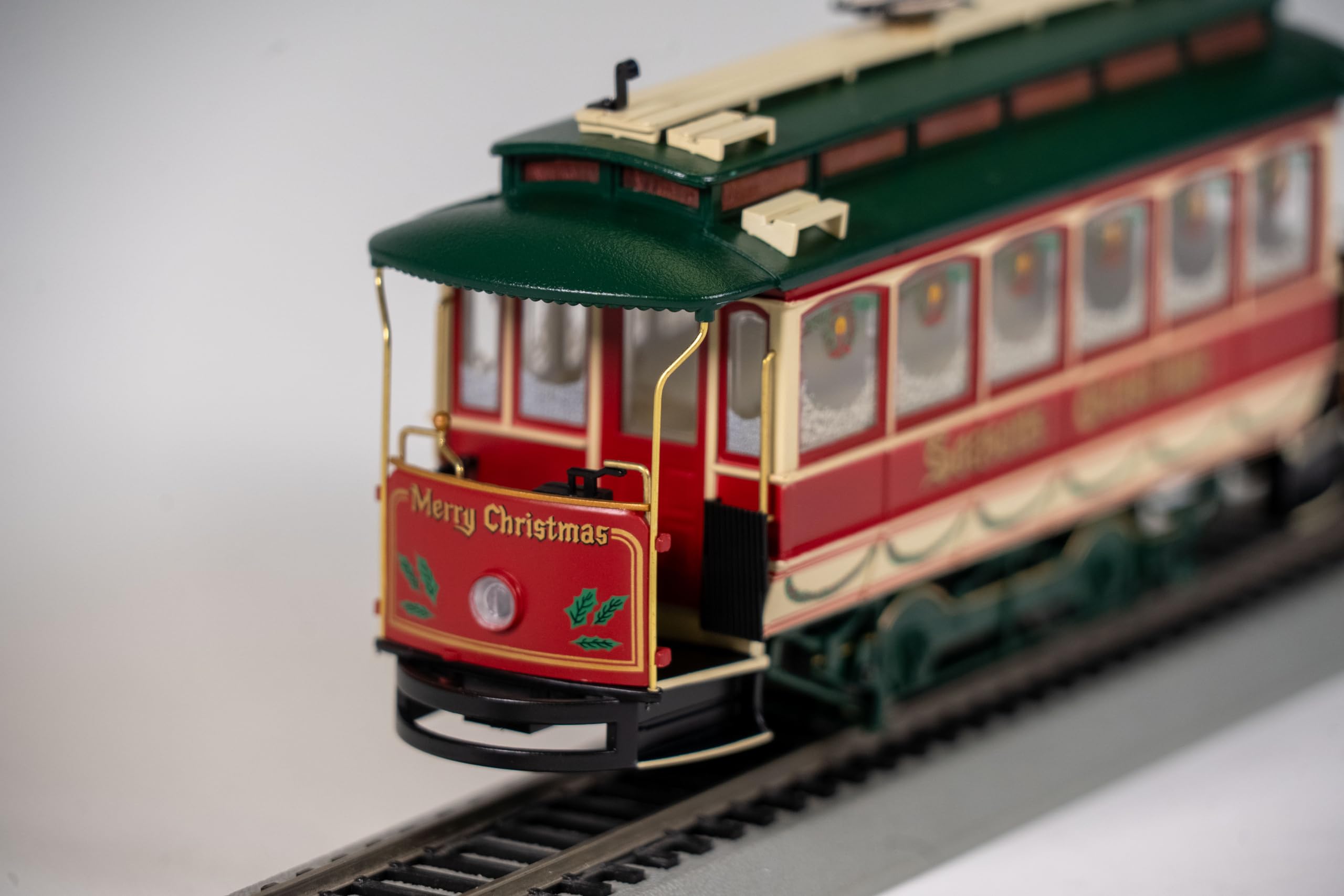 [On30]海外製路面電車 Amazon.com: Closed Street Car Christmas - On30 Scale : Arts